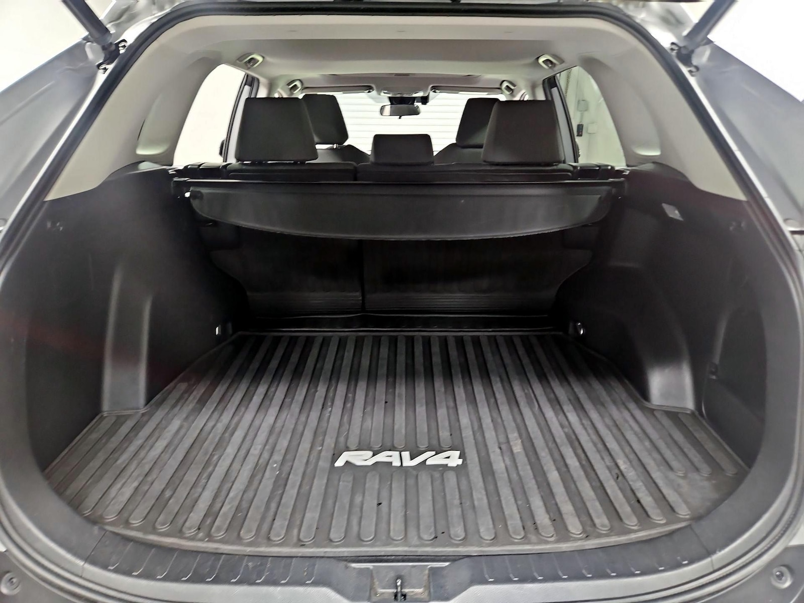 2021 Toyota RAV4 XLE - Photo 22