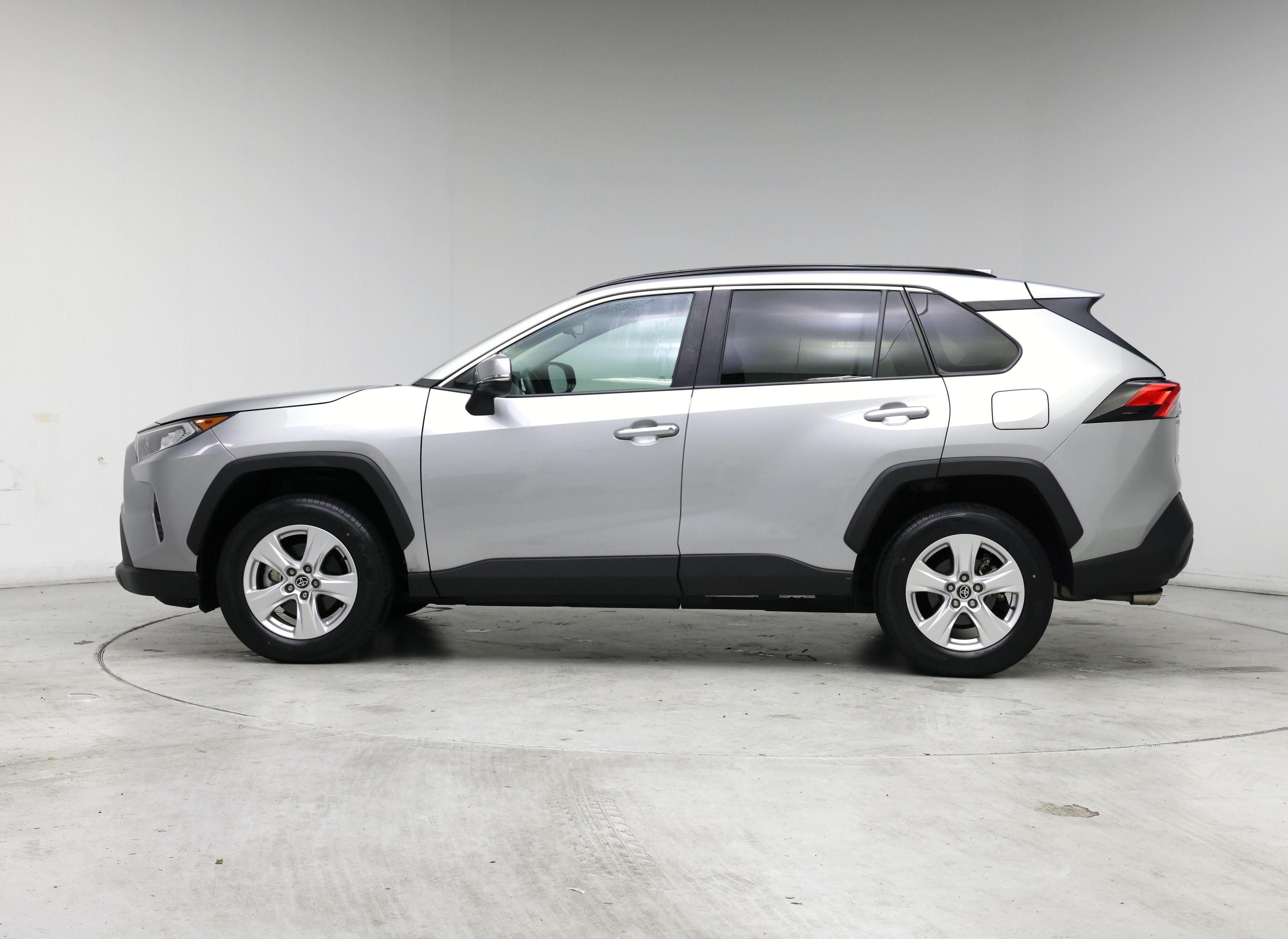 Thumbnail: 2021 Toyota RAV4 - 3