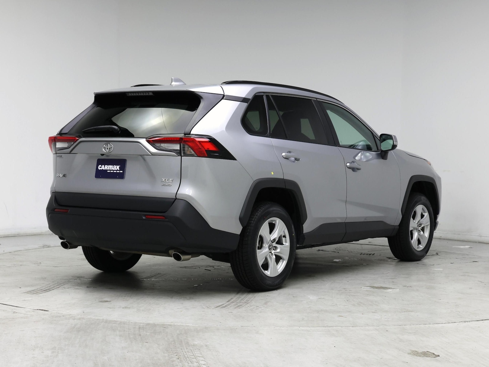 2021 Toyota RAV4 XLE - Photo 9