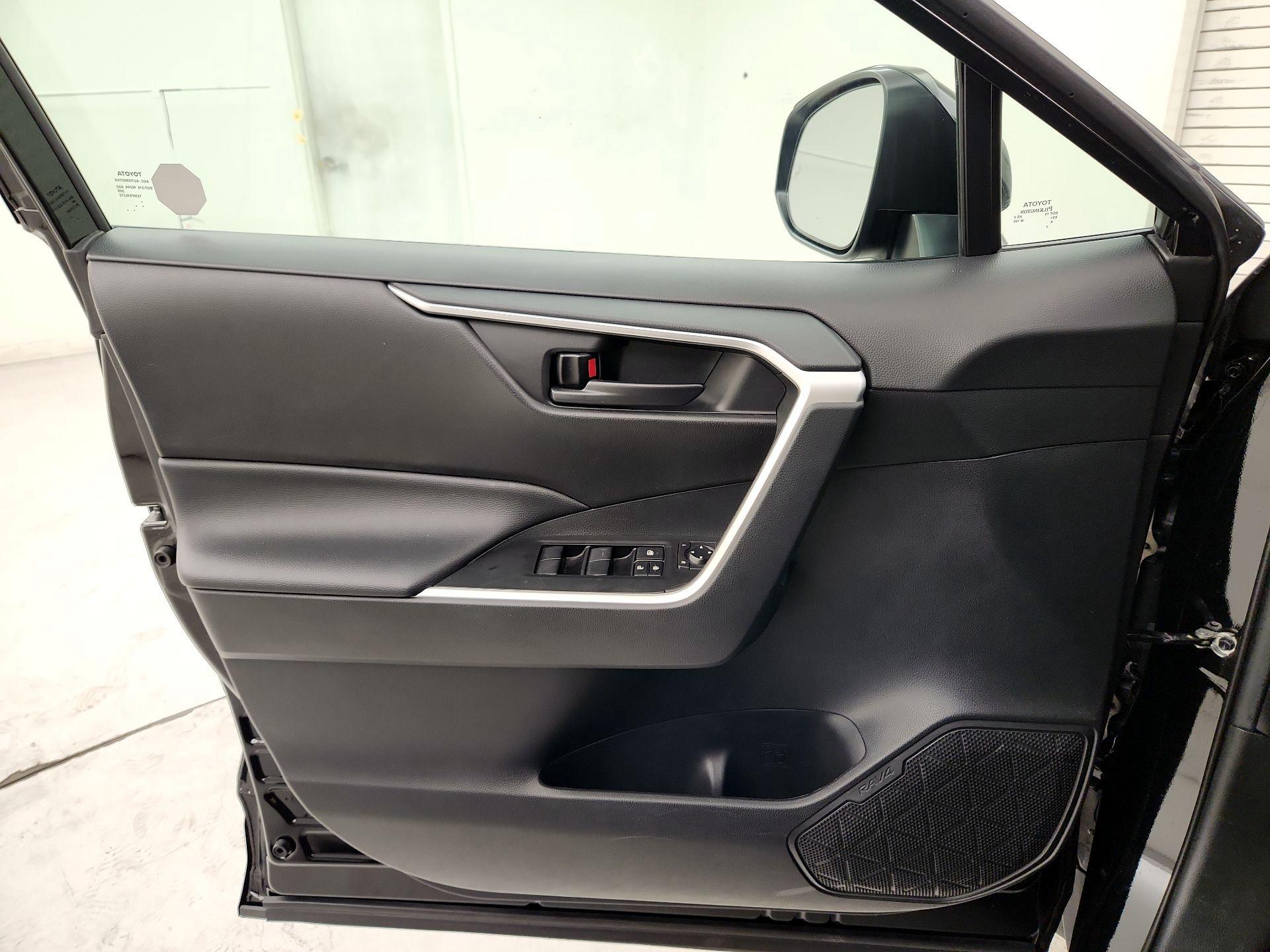 Thumbnail: 2021 Toyota RAV4 - 12