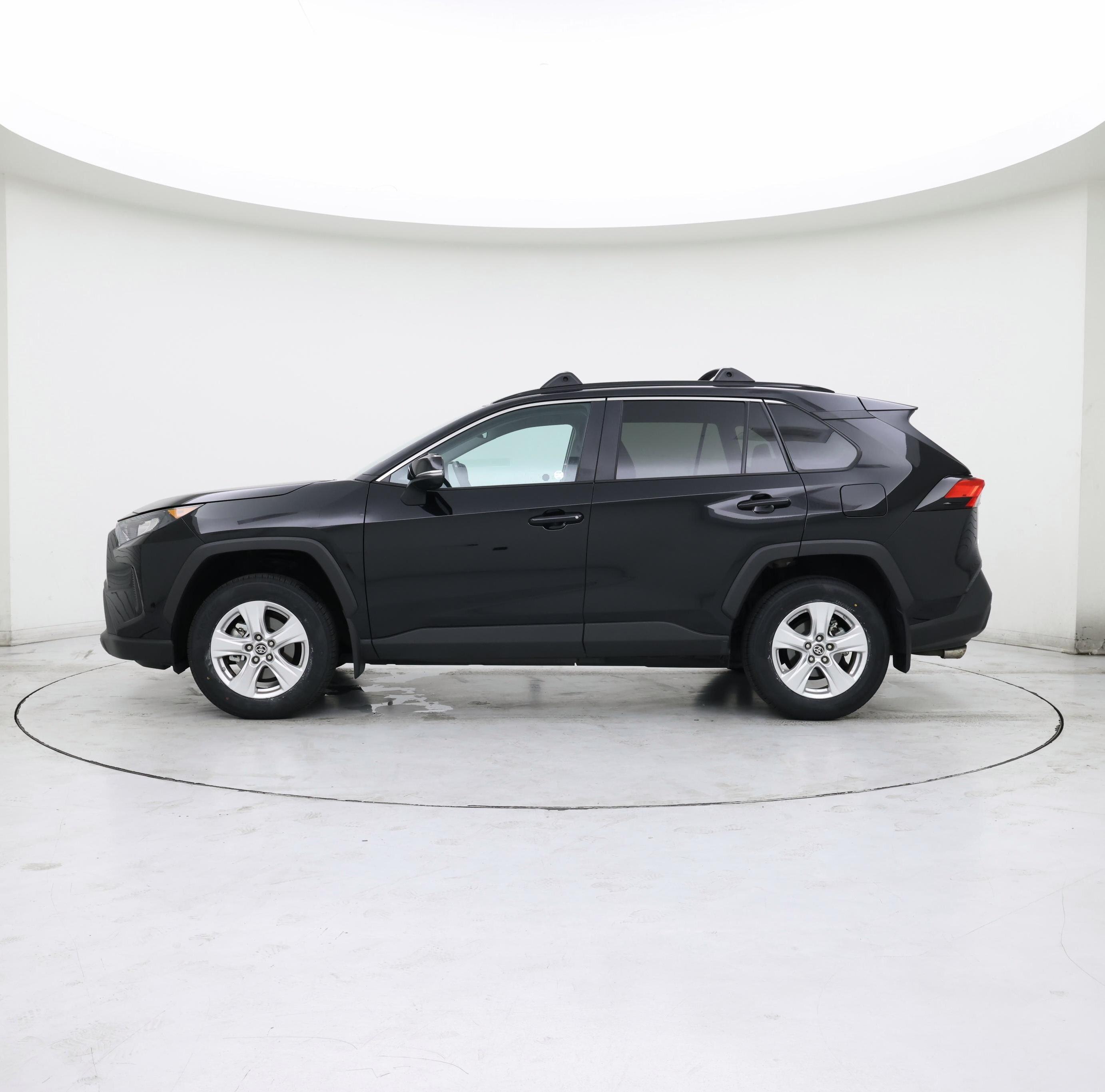 Thumbnail: 2021 Toyota RAV4 - 3