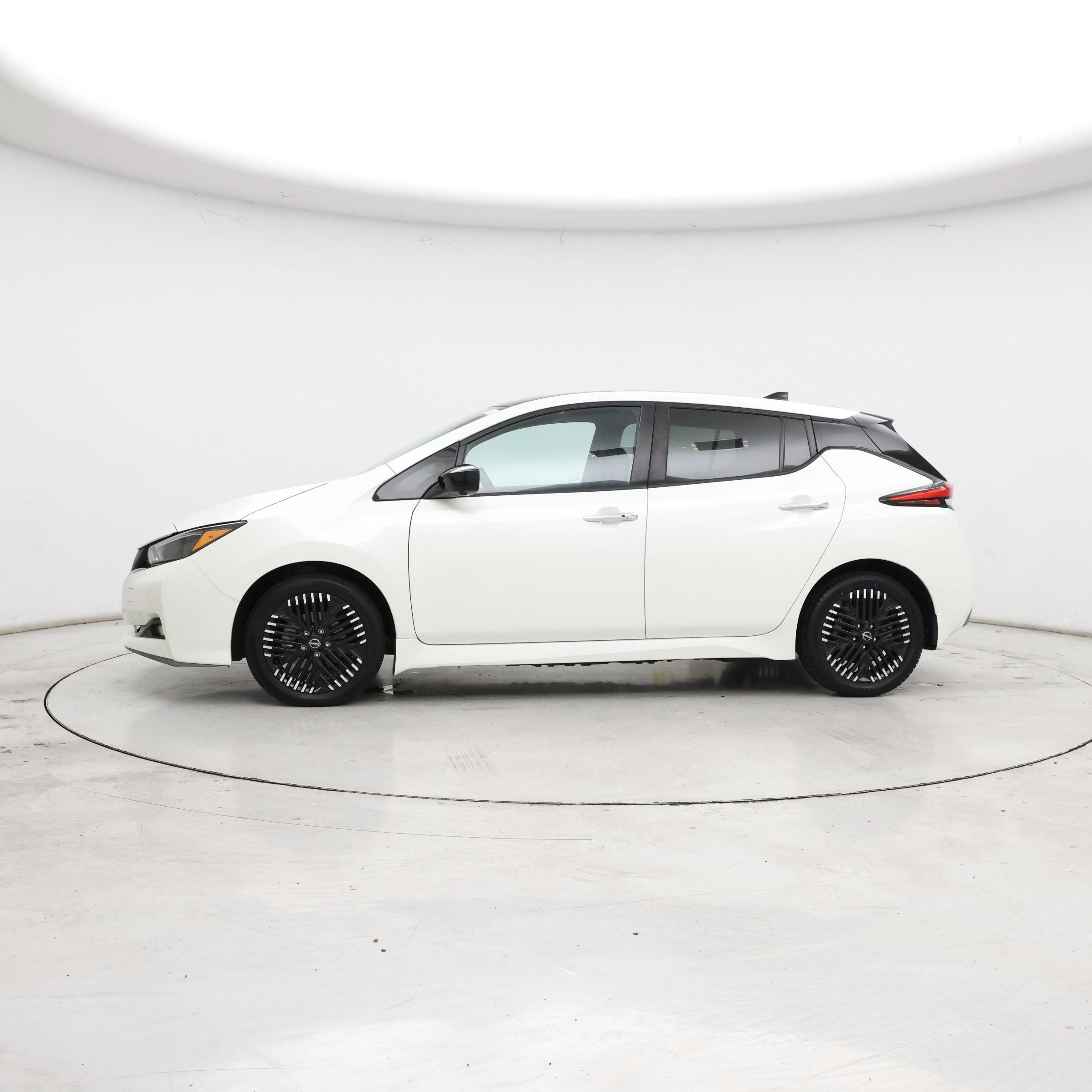 Thumbnail: 2024 Nissan Leaf - 3