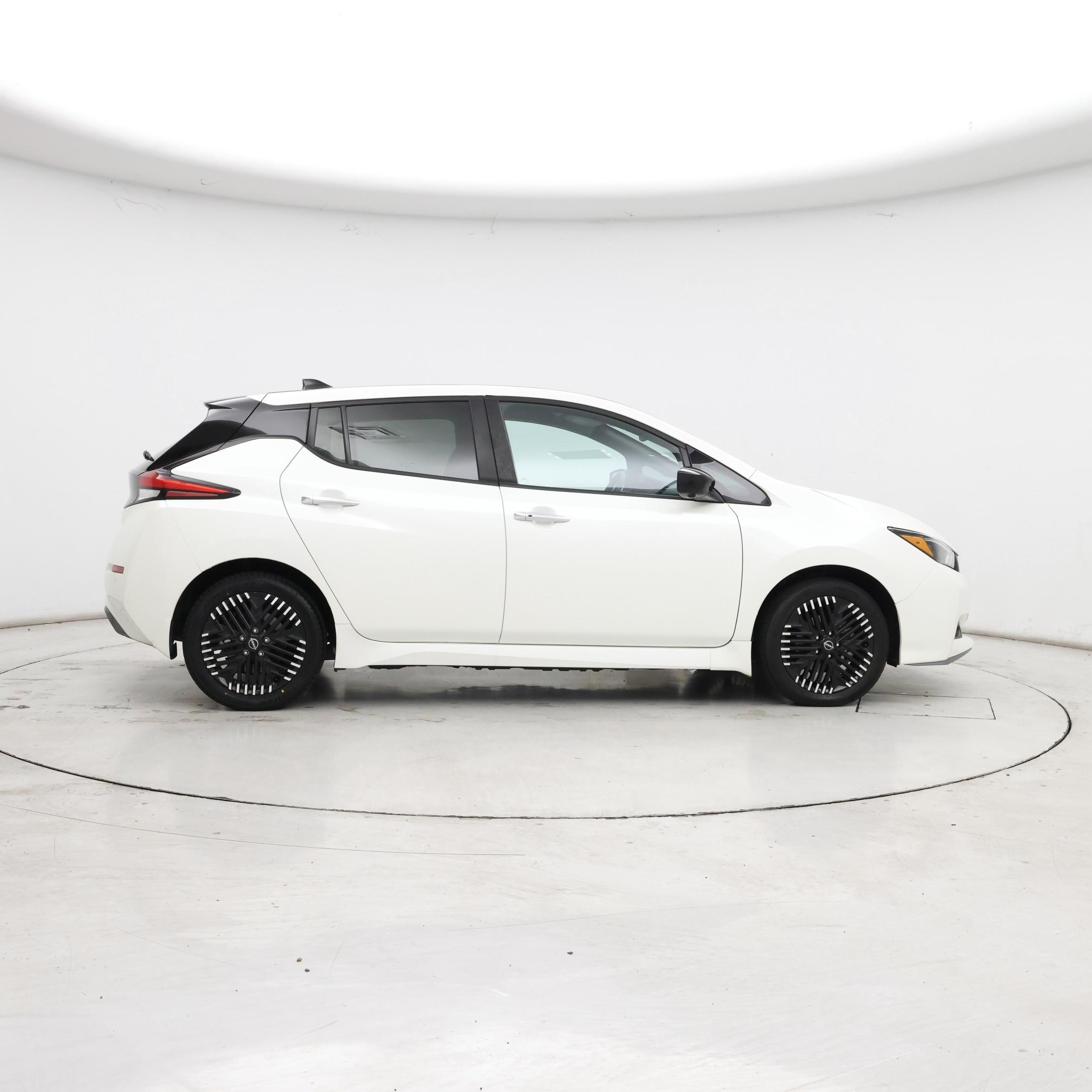 Thumbnail: 2024 Nissan Leaf - 7