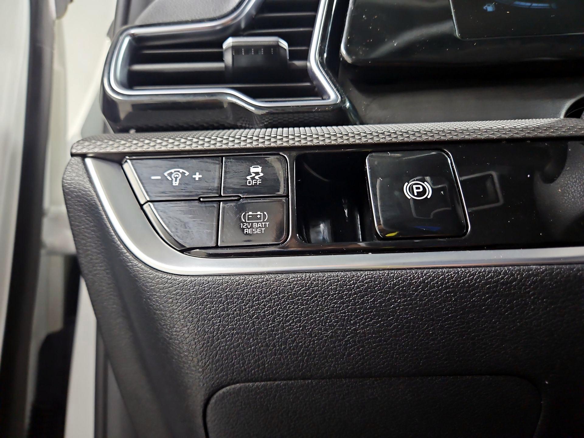 Thumbnail: 2023 Kia Sportage - 13