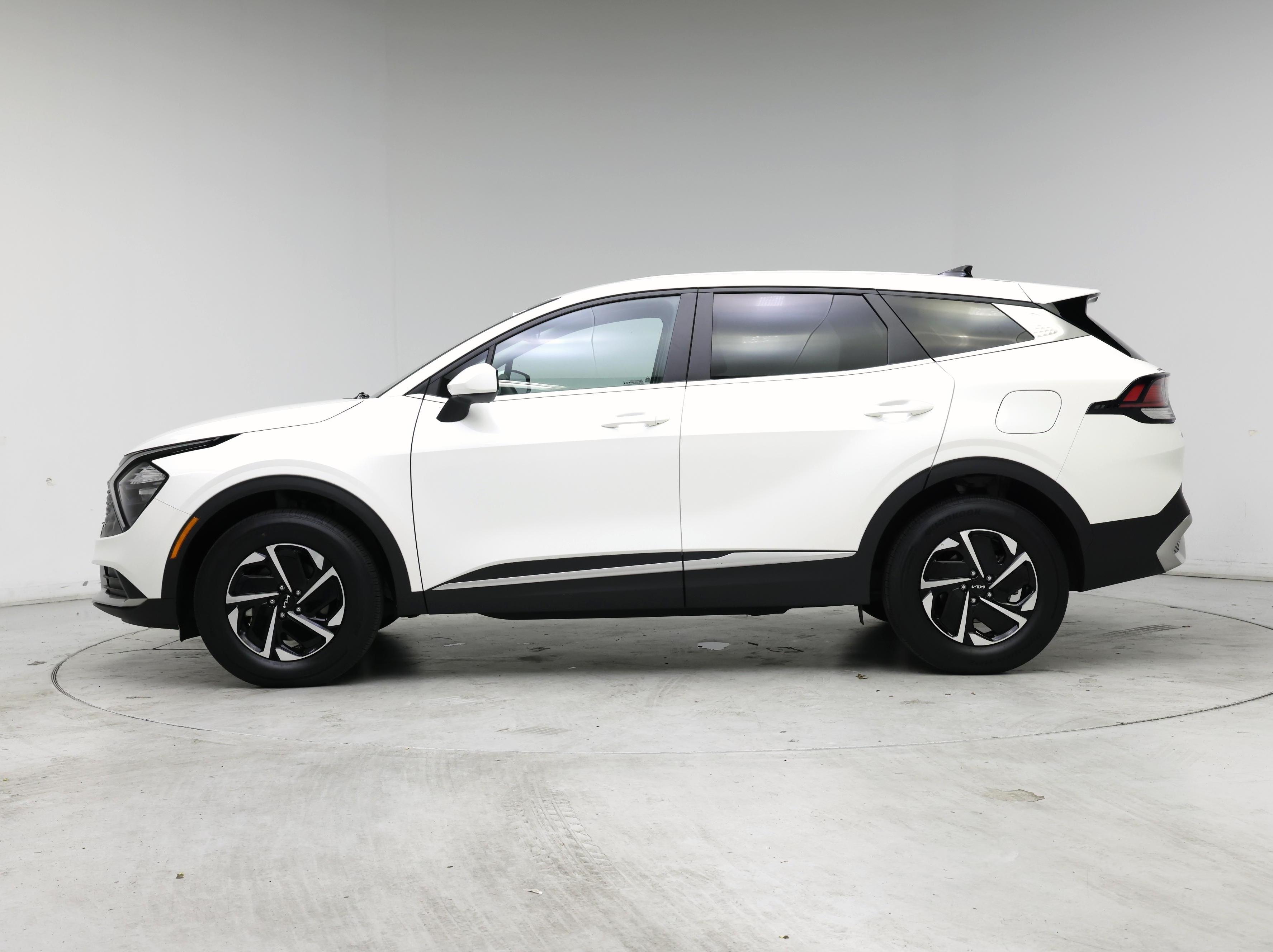 Thumbnail: 2023 Kia Sportage - 3