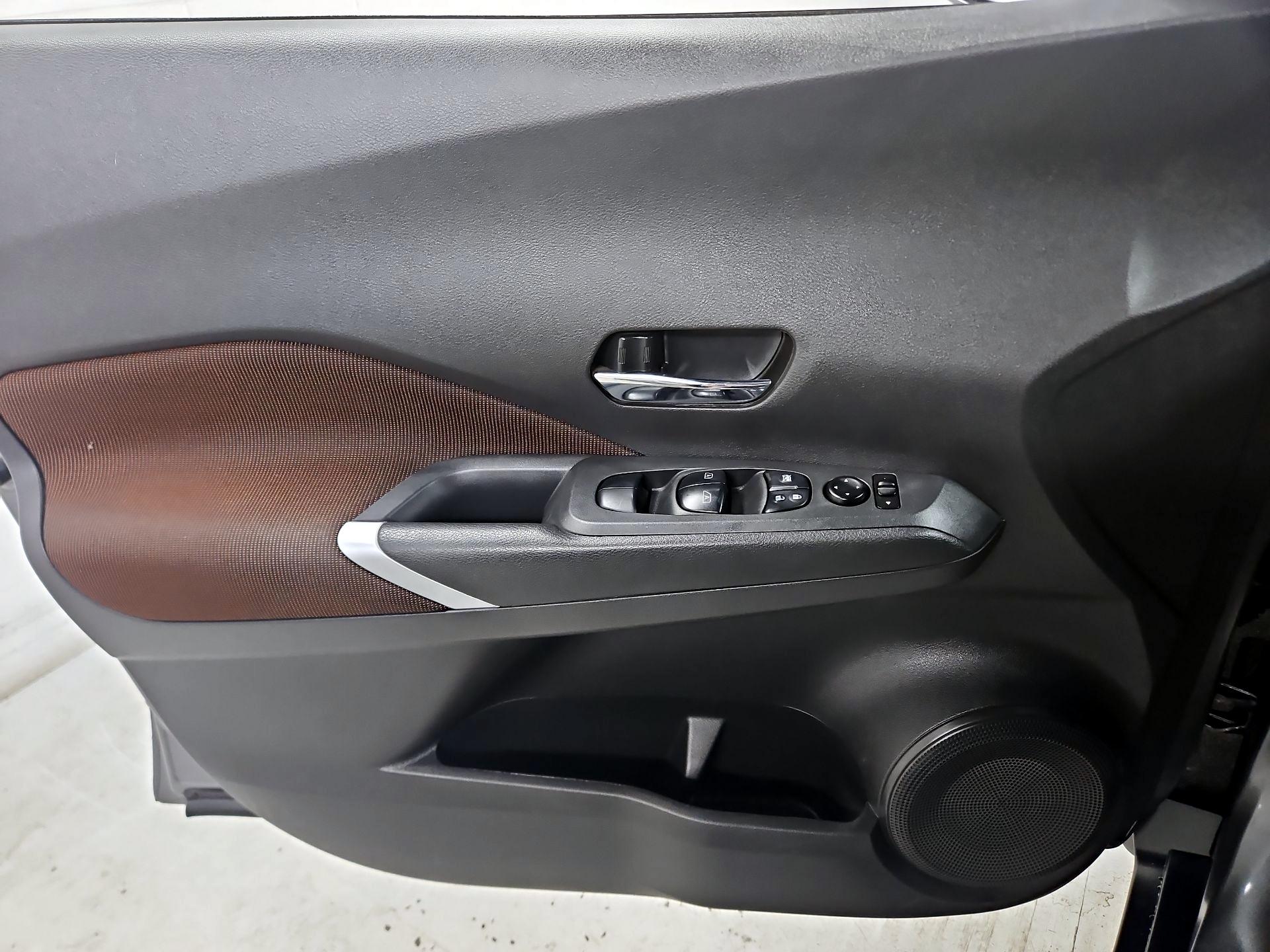 Thumbnail: 2021 Nissan Kicks - 12