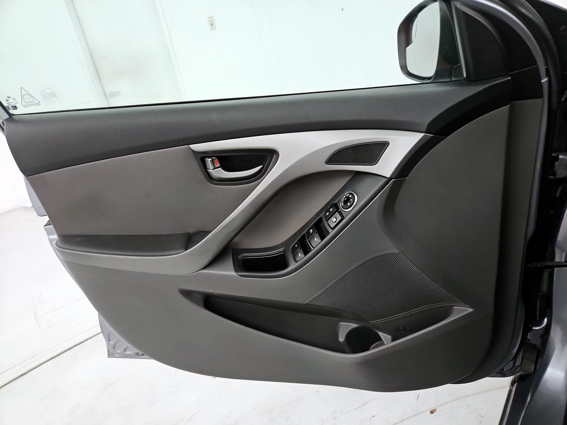 Thumbnail: 2016 Hyundai Elantra - 12