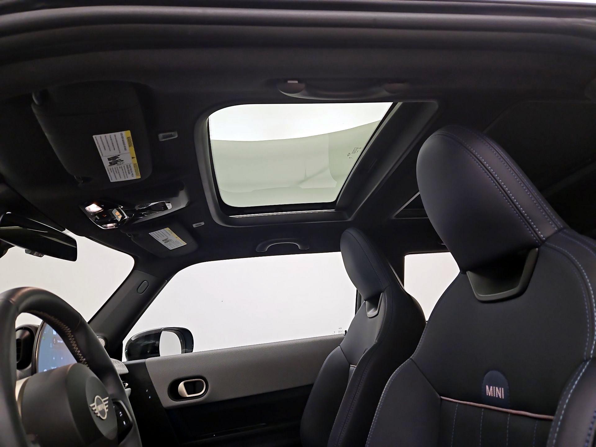 Thumbnail: 2025 MINI Cooper Hardtop - 18