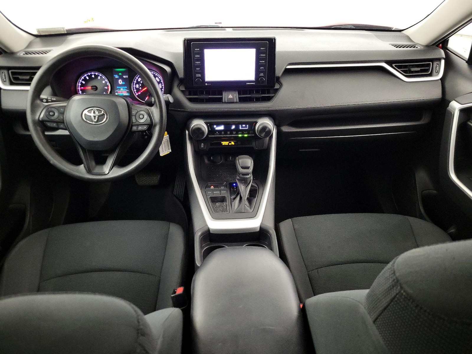 2021 Toyota RAV4 LE - Photo 10