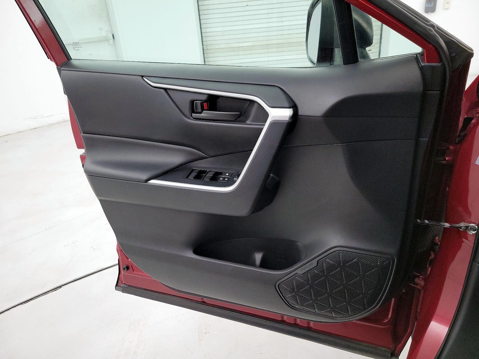 2021 Toyota RAV4 LE - Photo 13