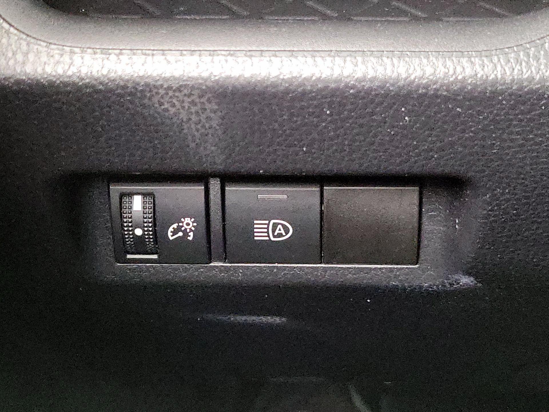 Thumbnail: 2021 Toyota RAV4 - 13