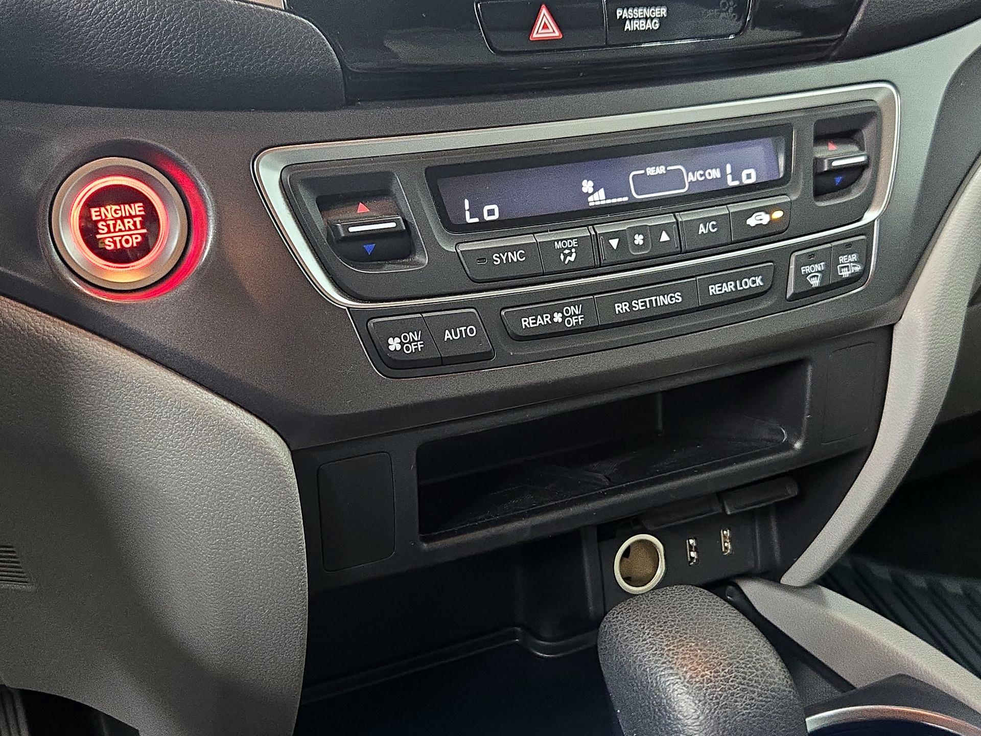 Thumbnail: 2018 Honda Pilot - 16