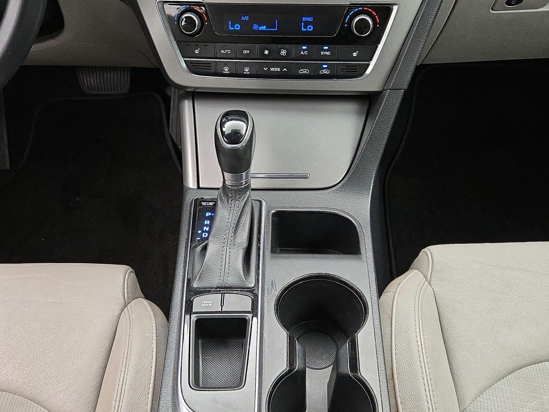 Thumbnail: 2015 Hyundai Sonata - 18
