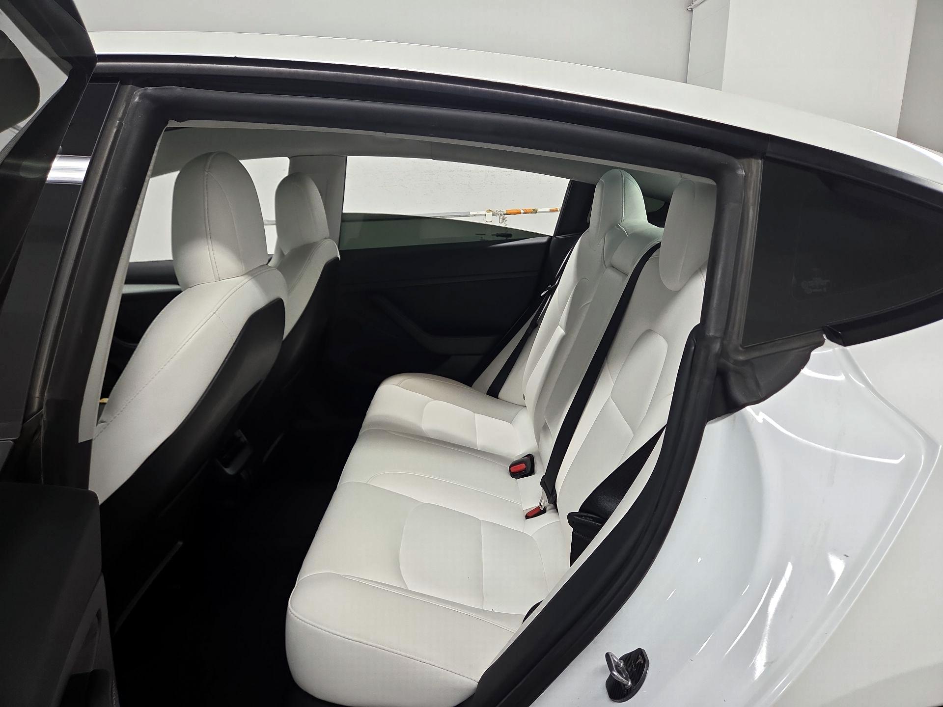 Thumbnail: 2022 Tesla Model 3 - 16