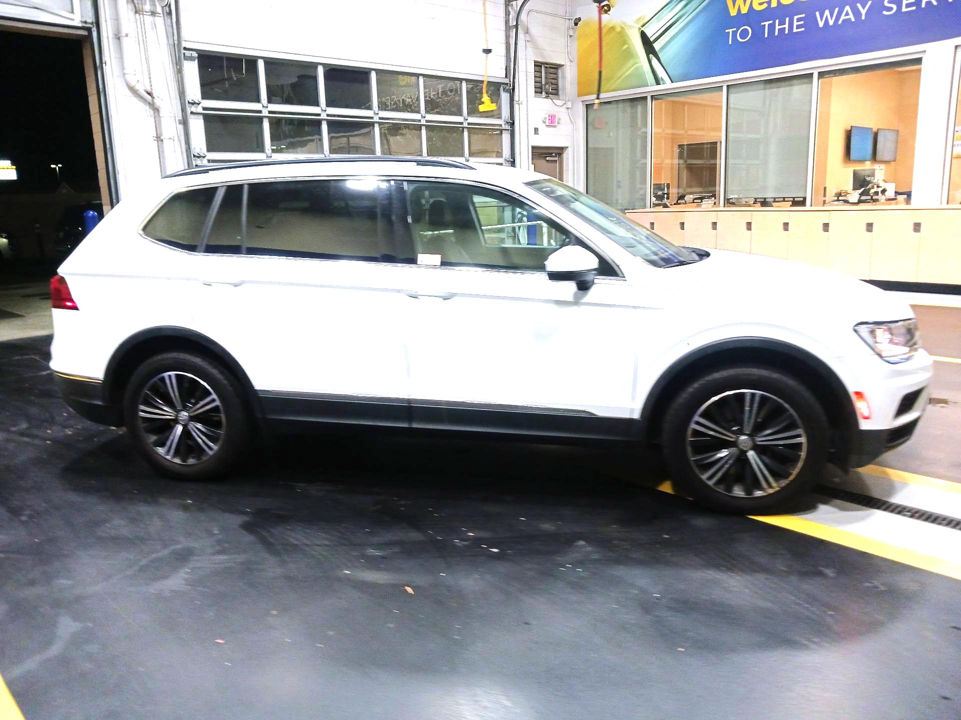 Thumbnail: 2018 Volkswagen Tiguan - 4