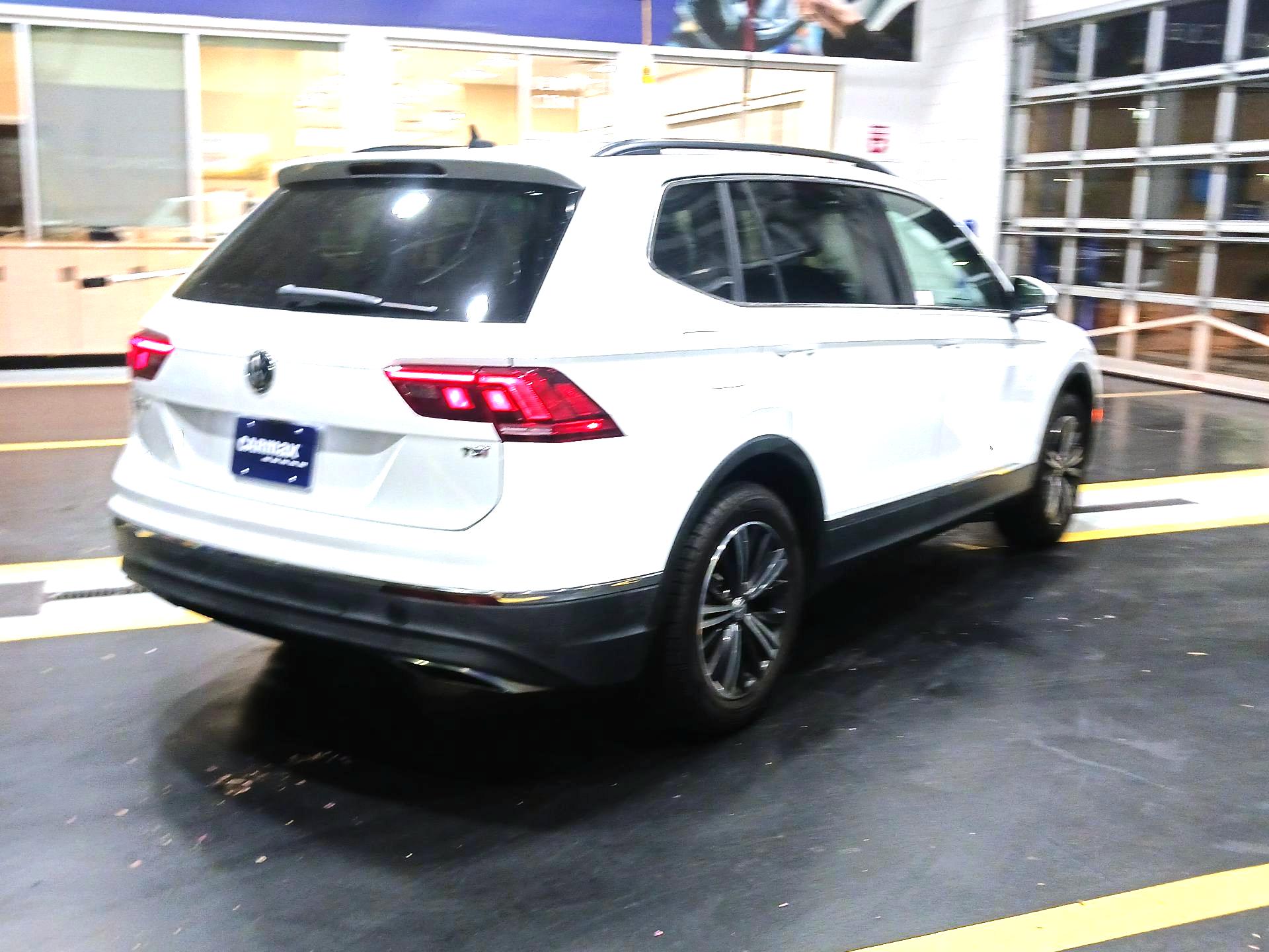 Thumbnail: 2018 Volkswagen Tiguan - 5