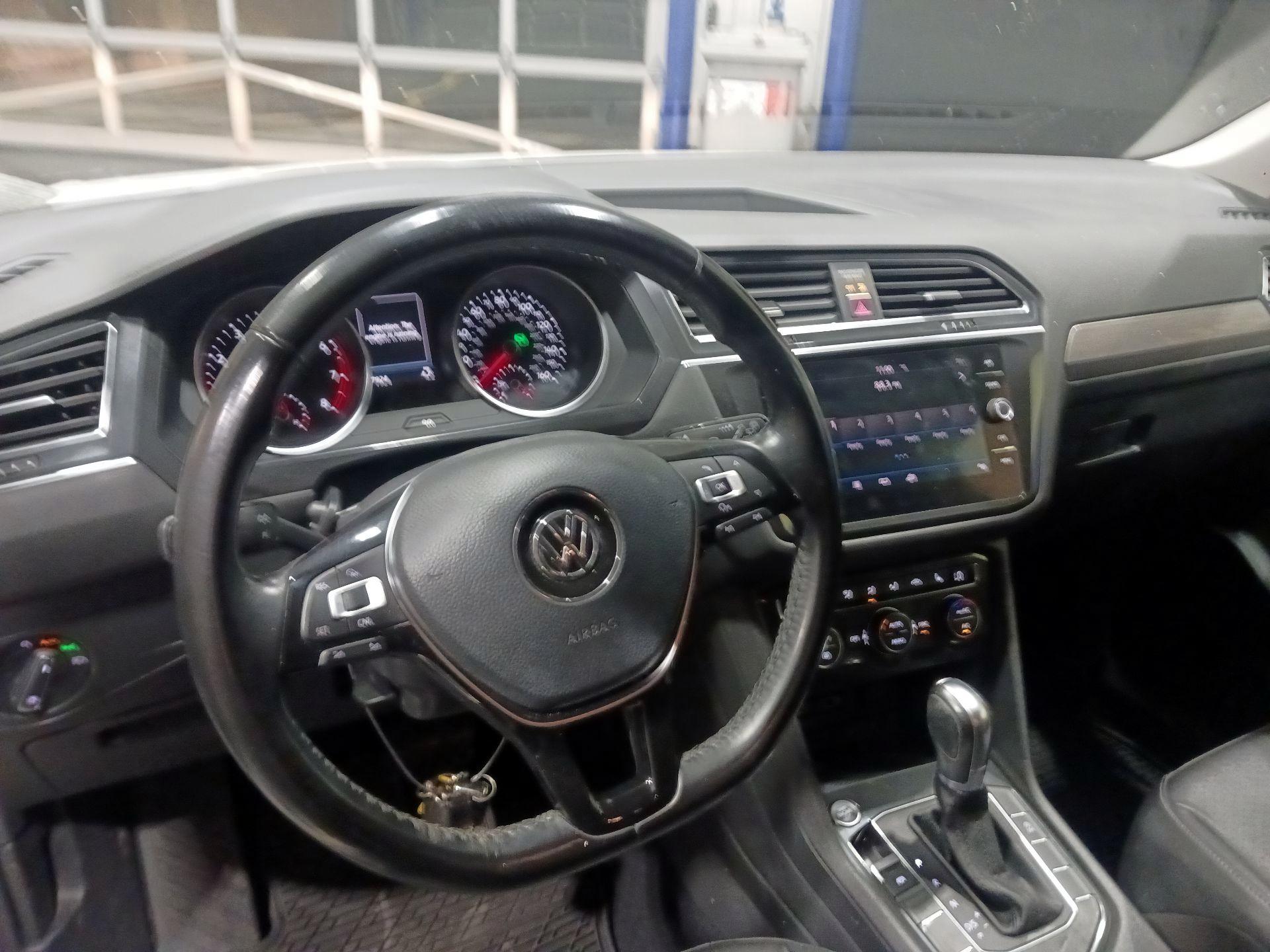 Thumbnail: 2018 Volkswagen Tiguan - 8