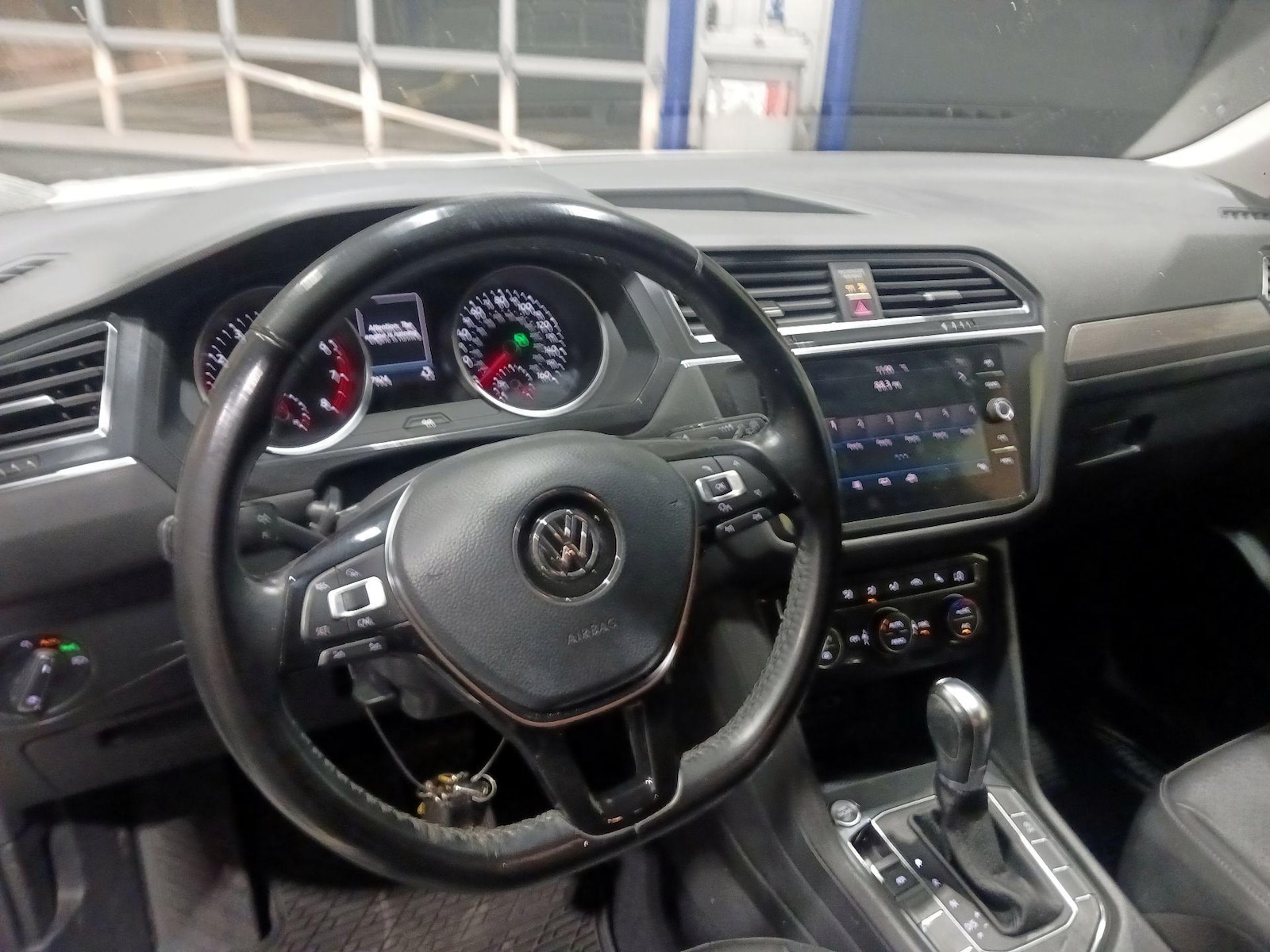 2018 Volkswagen Tiguan SE - Photo 8
