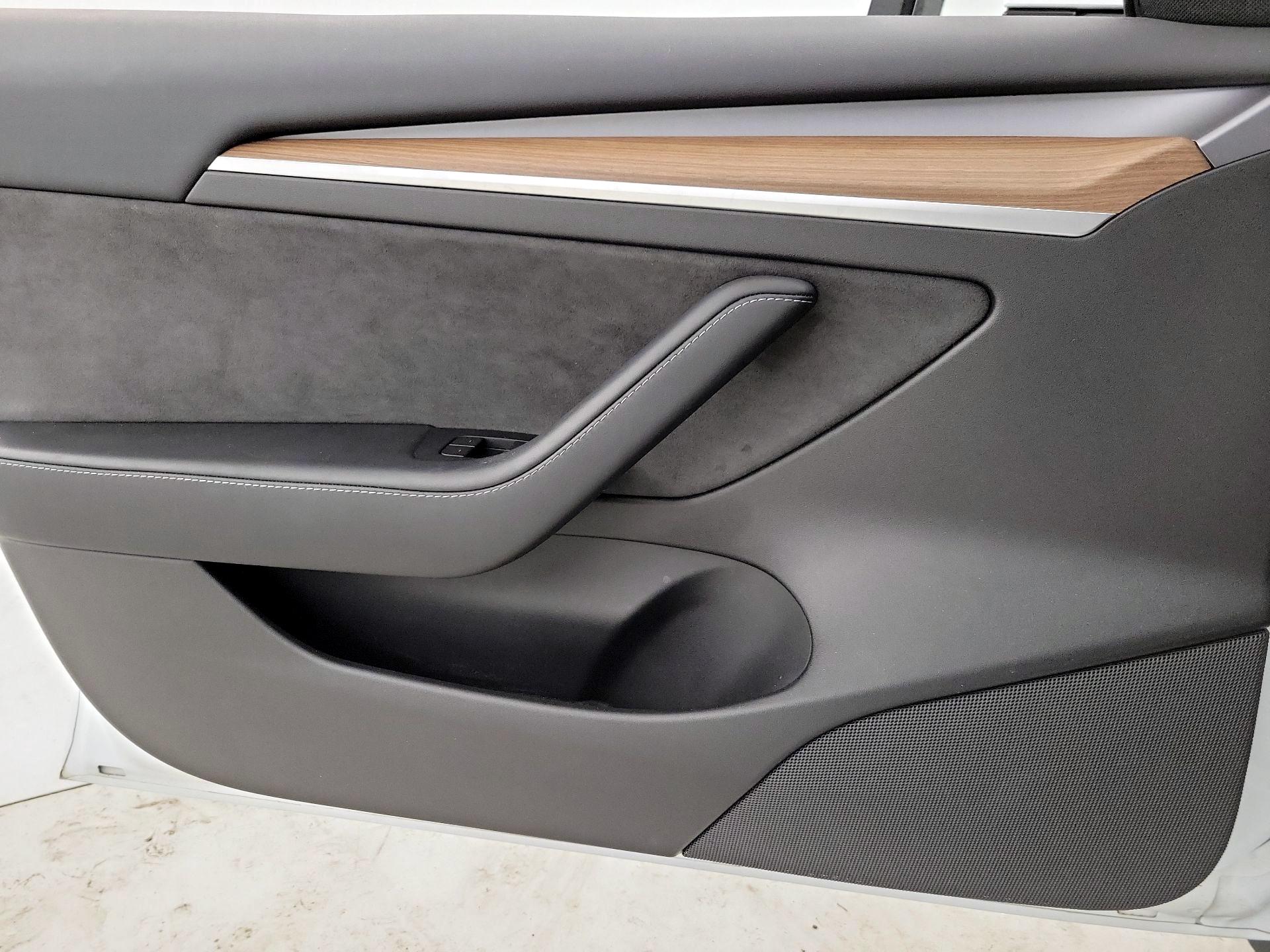 Thumbnail: 2022 Tesla Model 3 - 12