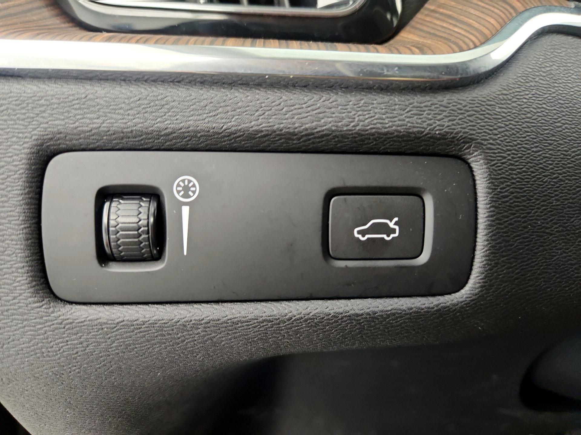 Thumbnail: 2021 Volvo XC60 - 13