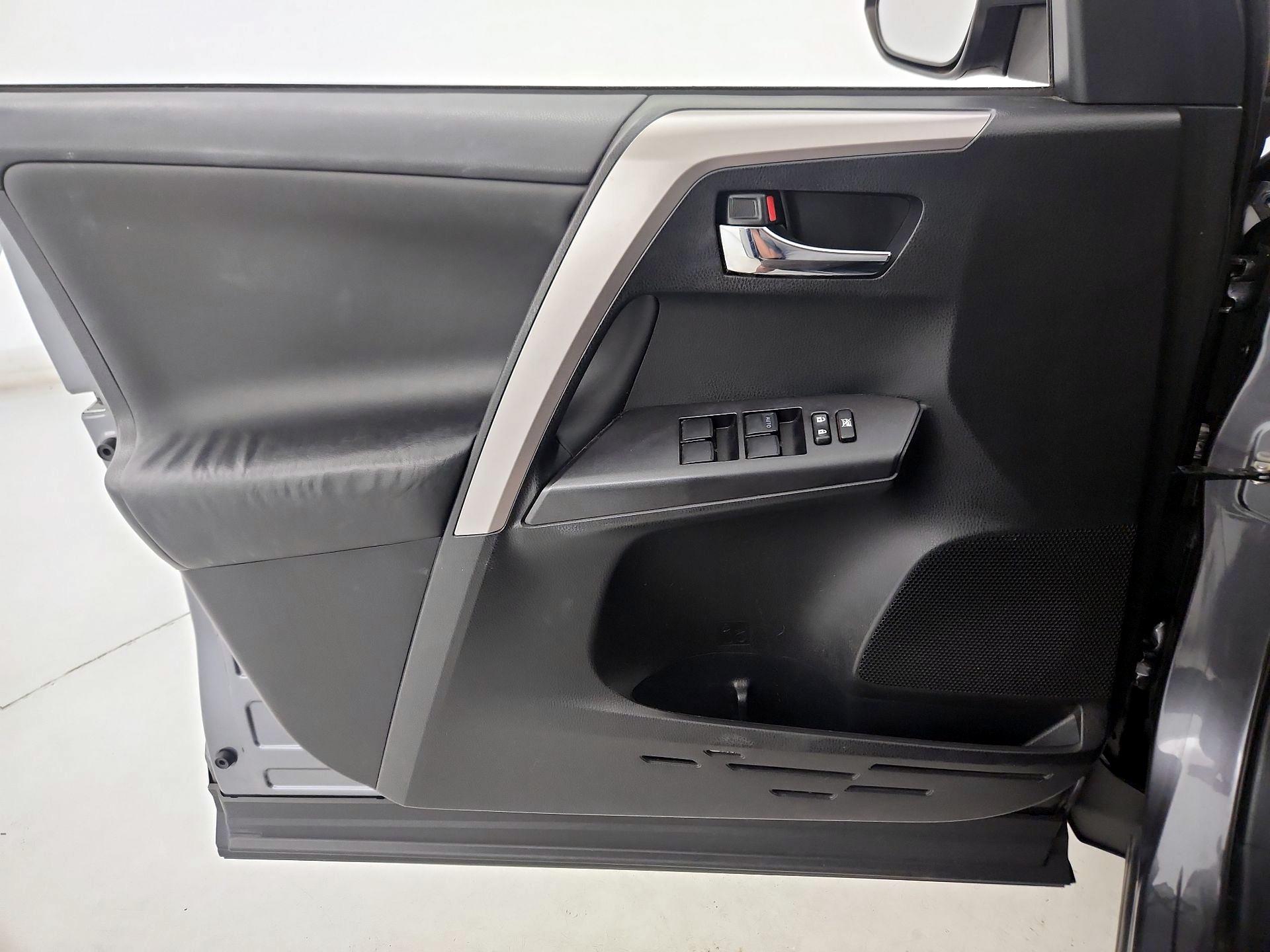 Thumbnail: 2016 Toyota RAV4 - 12