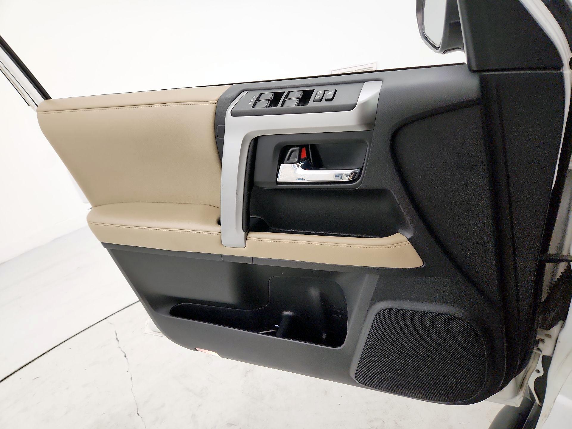 Thumbnail: 2016 Toyota 4Runner - 12