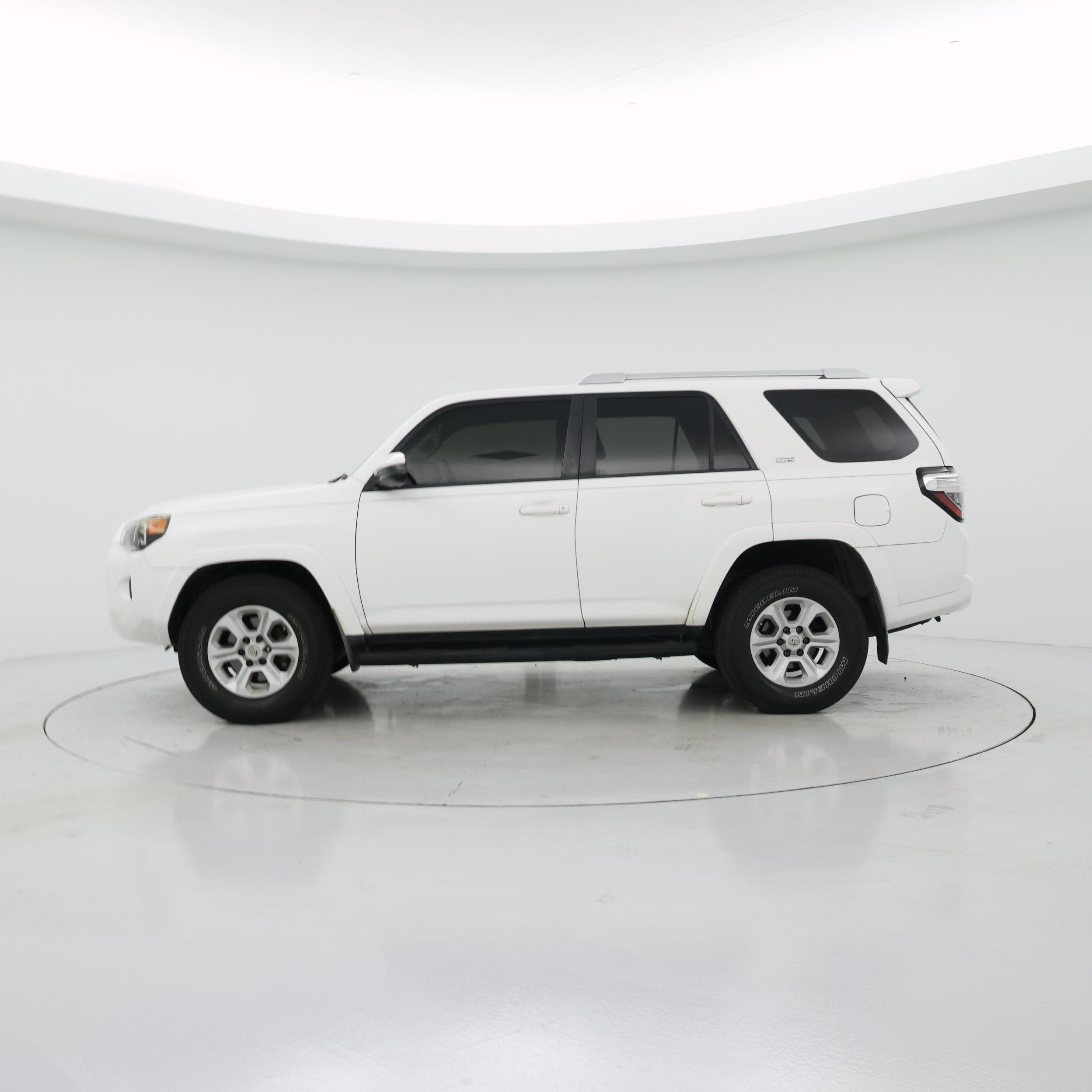 Thumbnail: 2016 Toyota 4Runner - 3