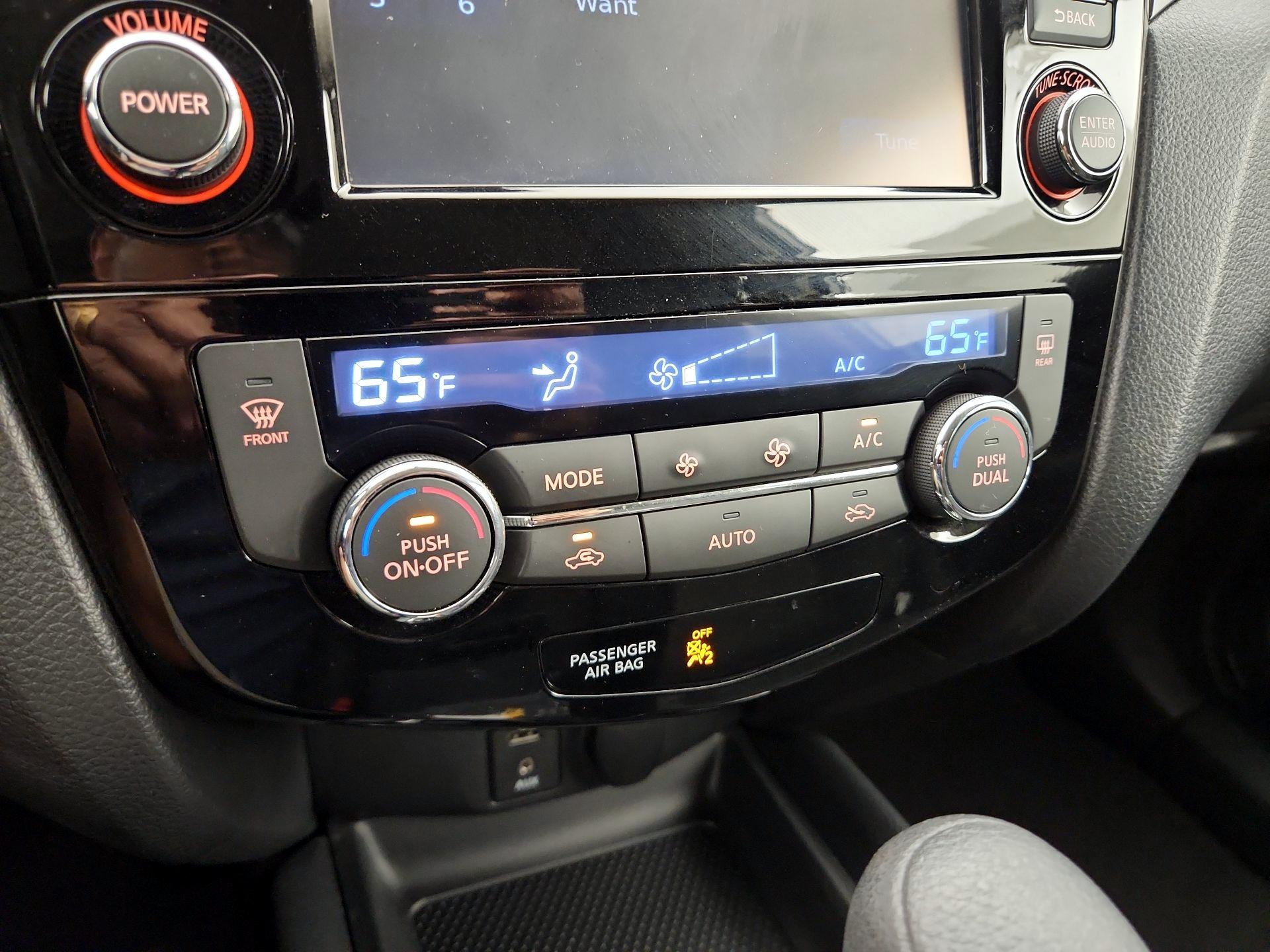 Thumbnail: 2016 Nissan Rogue - 17