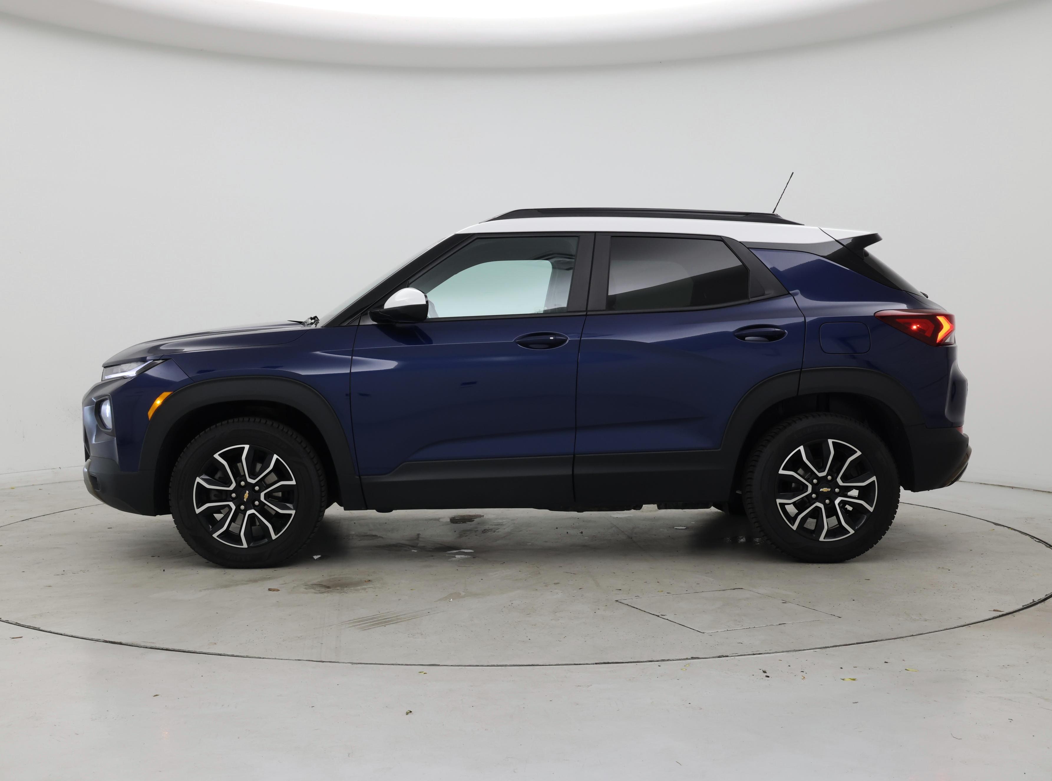 Thumbnail: 2022 Chevrolet TrailBlazer - 3