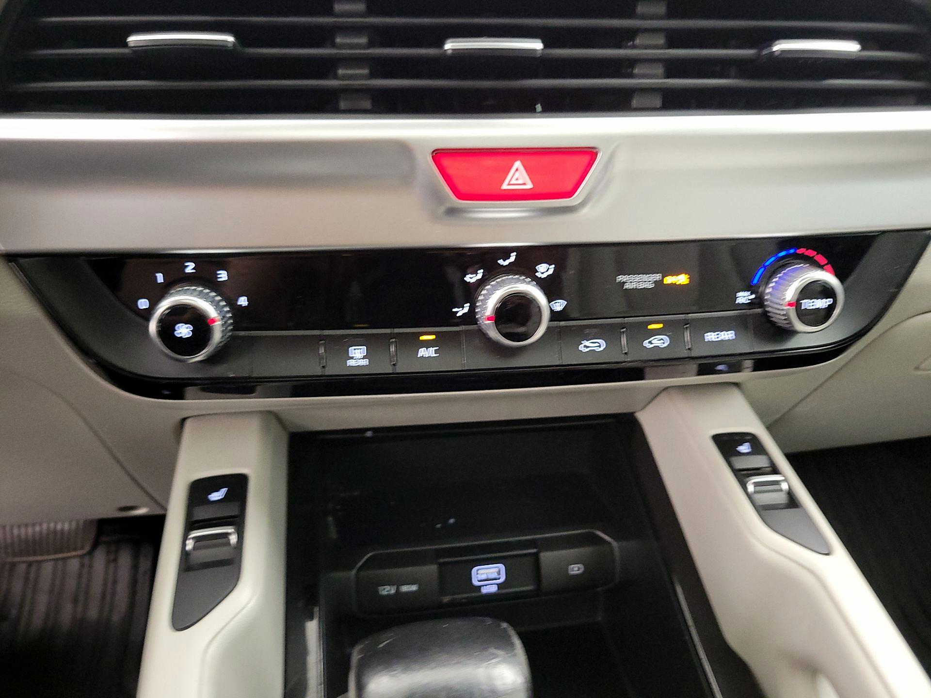 Thumbnail: 2020 Kia Telluride - 16