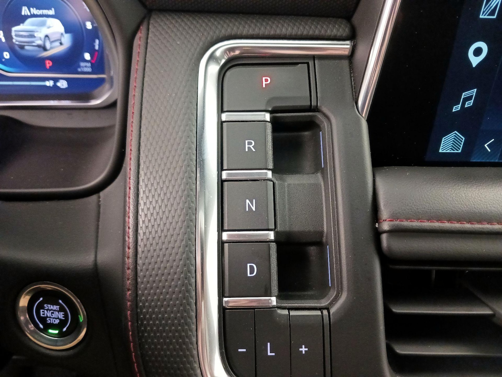2023 Chevrolet Suburban RST - Photo 19