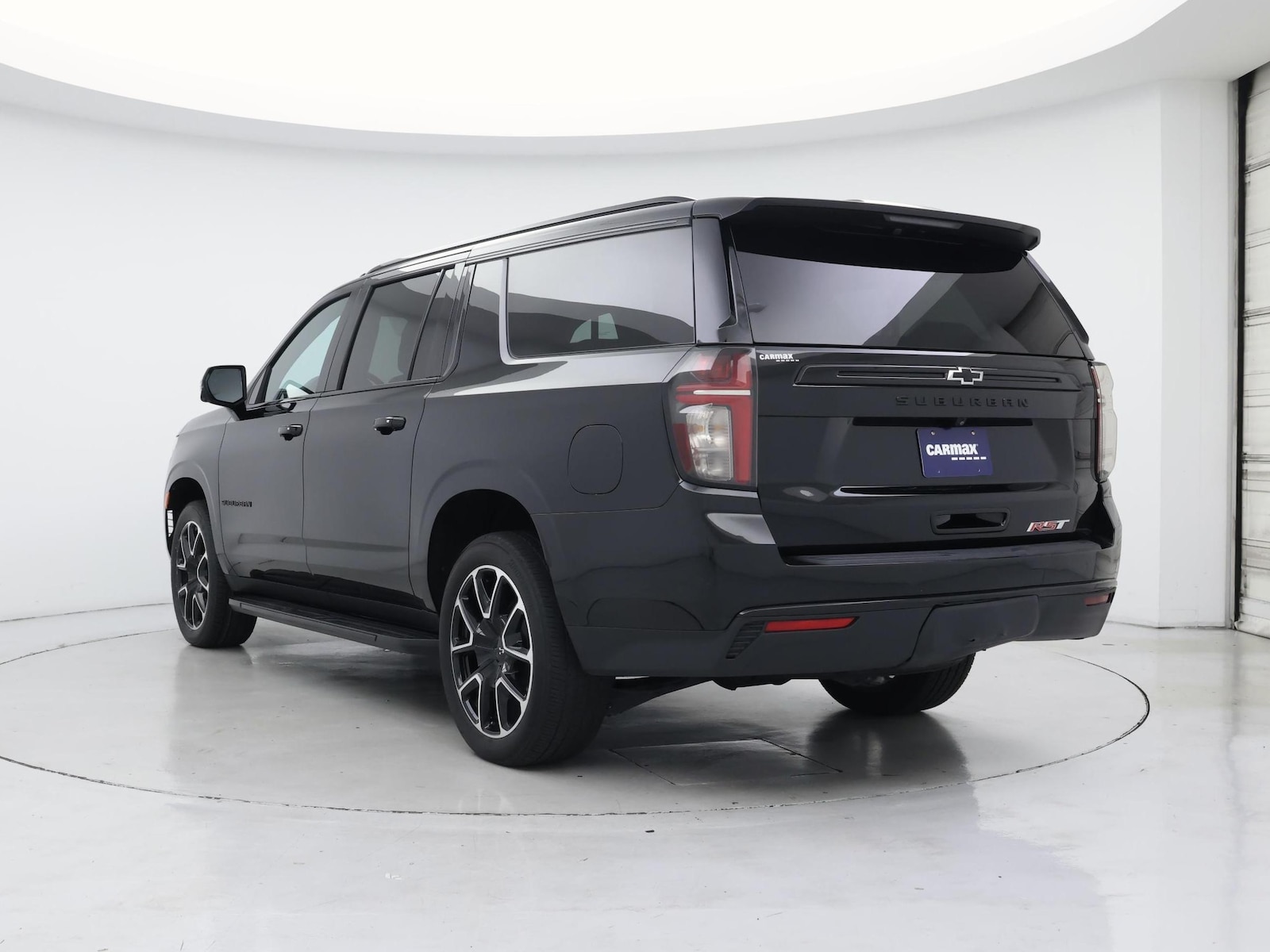 2023 Chevrolet Suburban RST - Photo 3