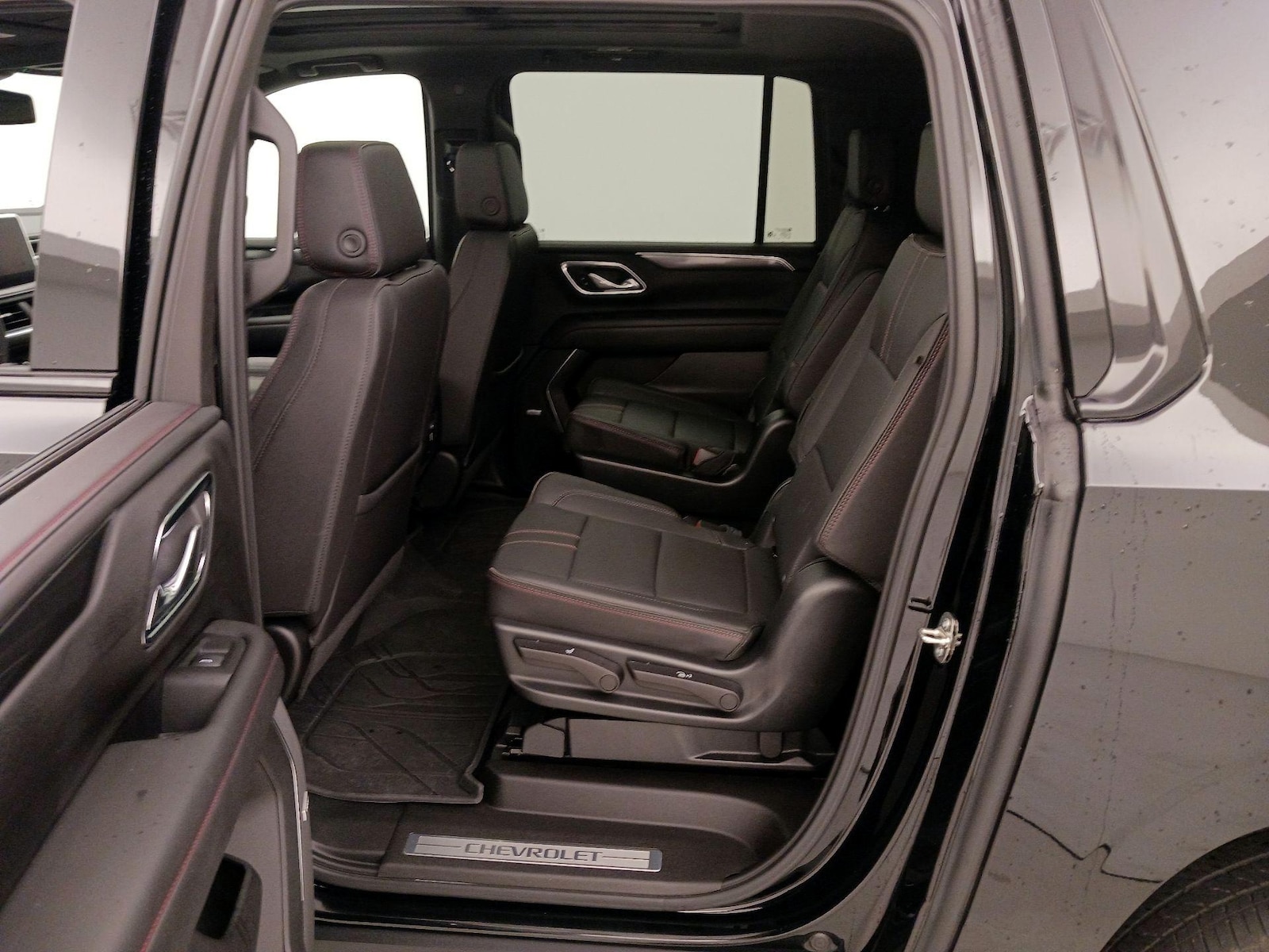 2023 Chevrolet Suburban RST - Photo 22