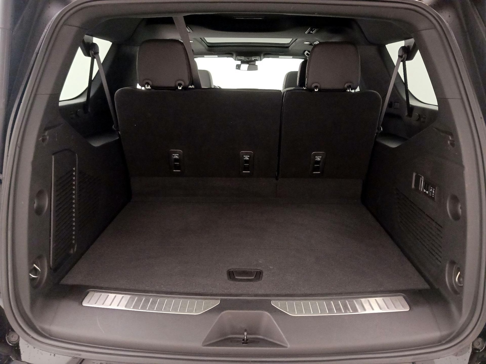 2023 Chevrolet Suburban RST - Photo 24