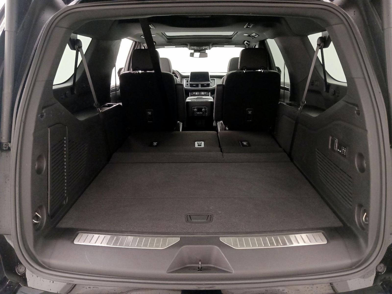 2023 Chevrolet Suburban RST - Photo 25