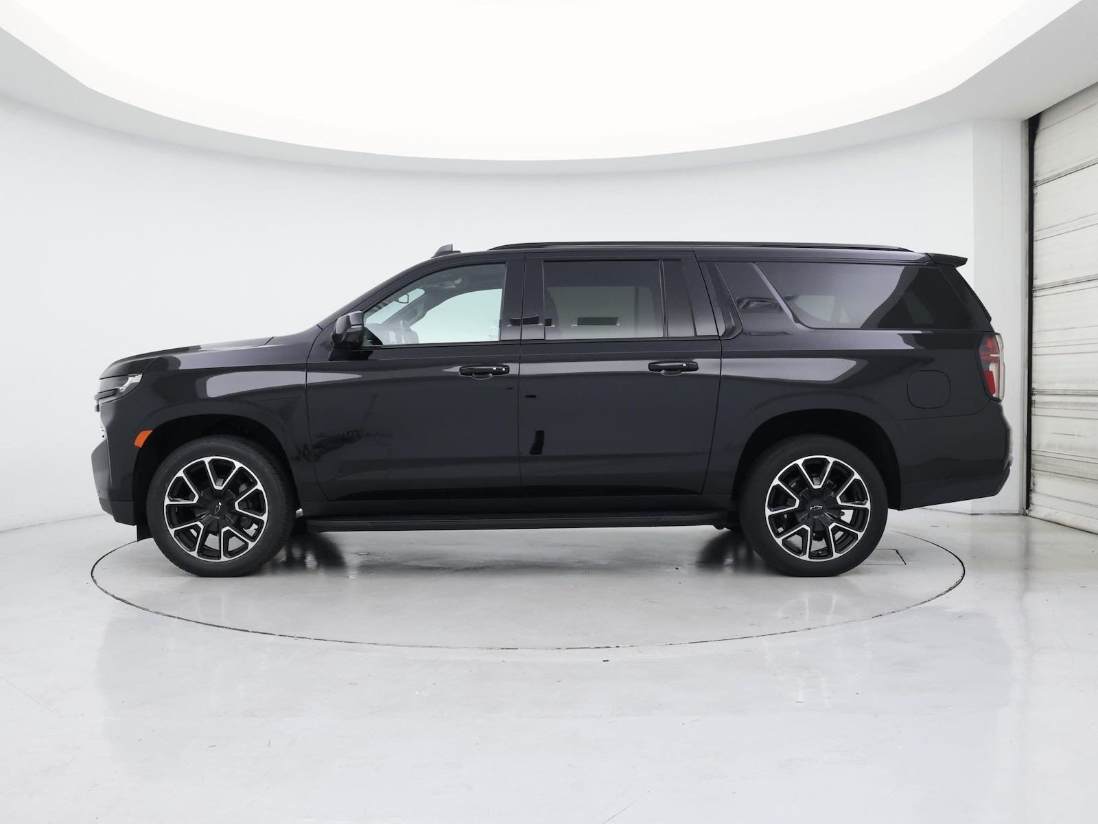 2023 Chevrolet Suburban RST - Photo 4