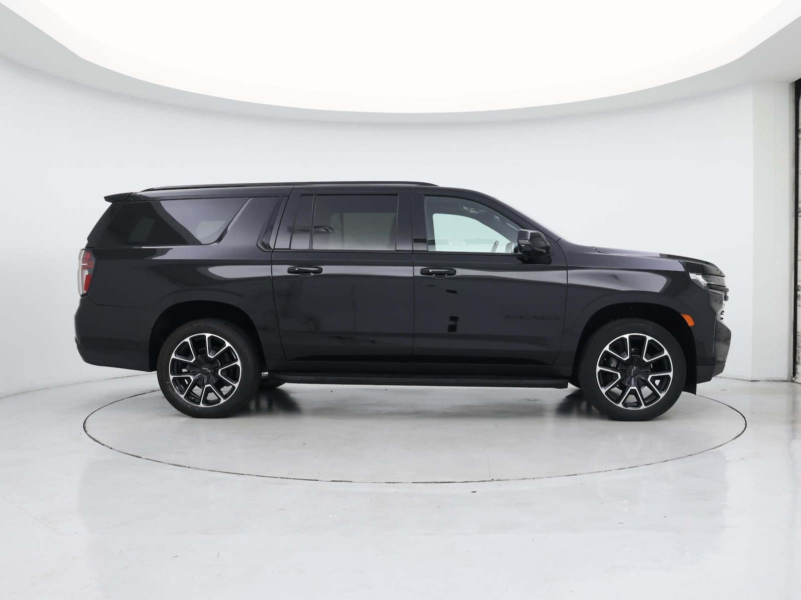 2023 Chevrolet Suburban RST - Photo 8