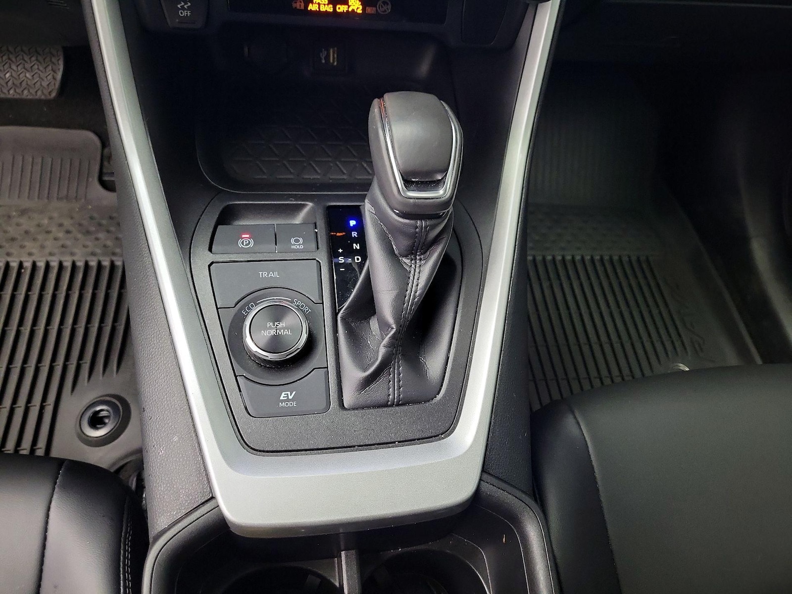 2024 Toyota RAV4 XLE Premium - Photo 18