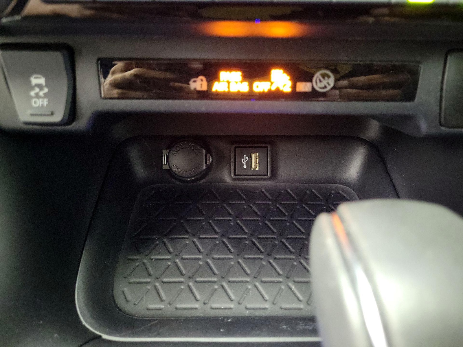 2024 Toyota RAV4 XLE Premium - Photo 19