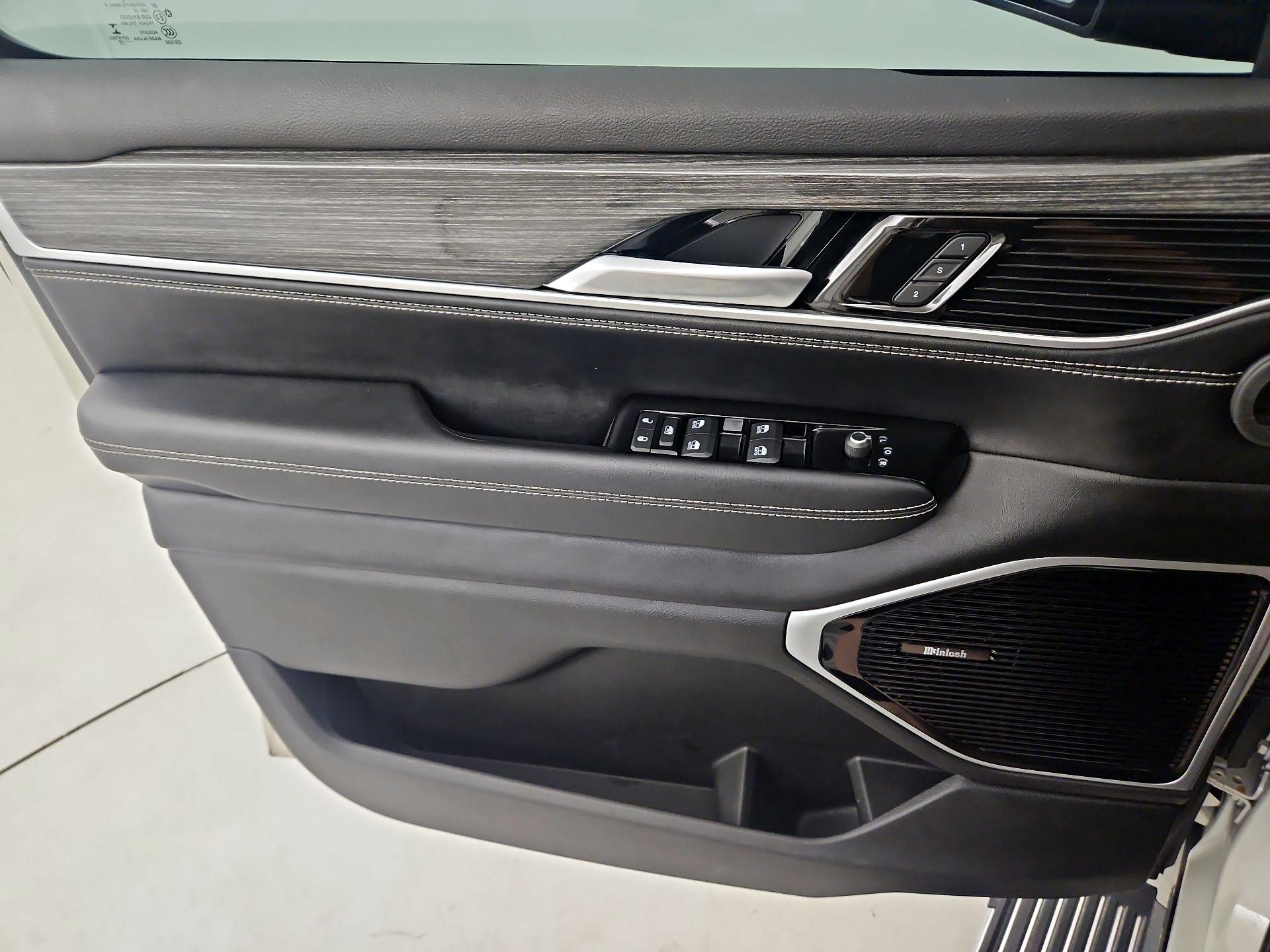 Thumbnail: 2022 Jeep Wagoneer - 12