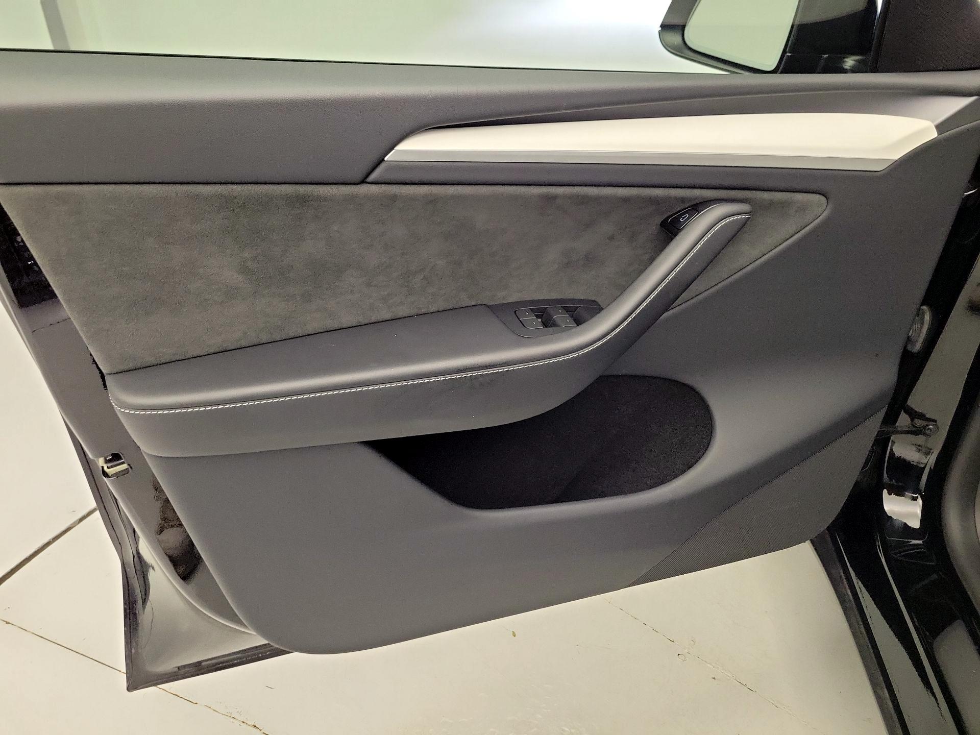 Thumbnail: 2023 Tesla Model Y - 12