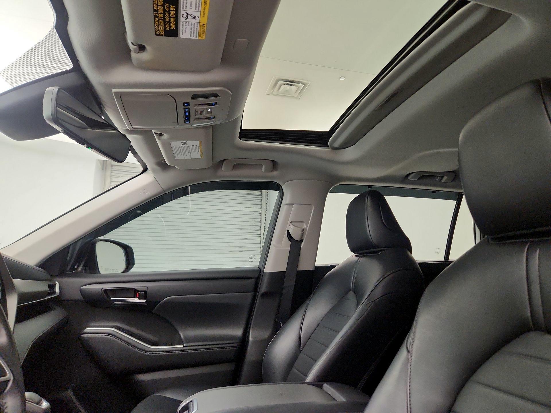 Thumbnail: 2022 Toyota Highlander - 19