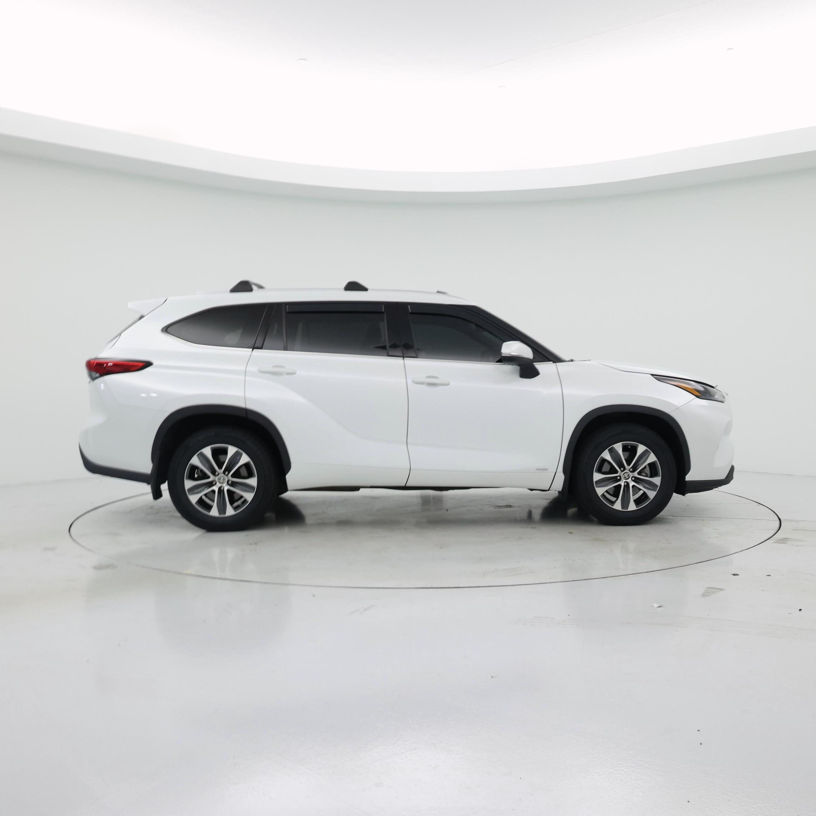 Thumbnail: 2022 Toyota Highlander - 7
