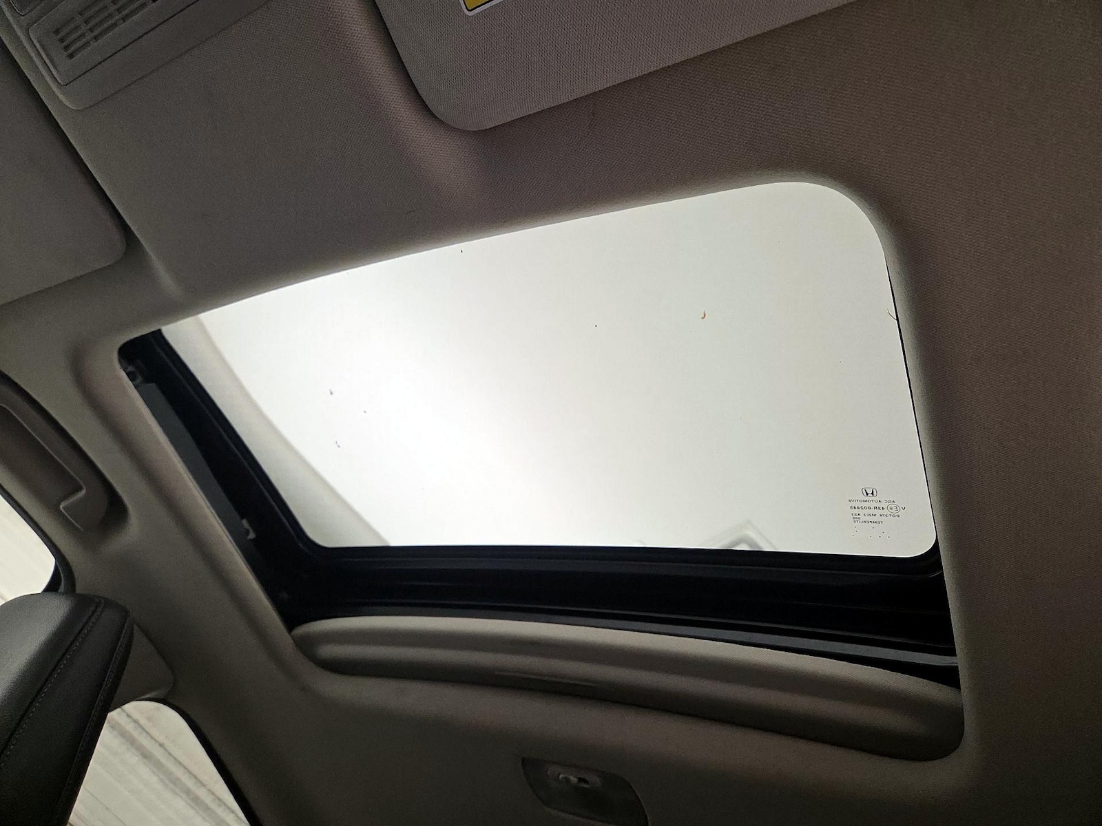 Sunroof(s) & Overhead Airbags