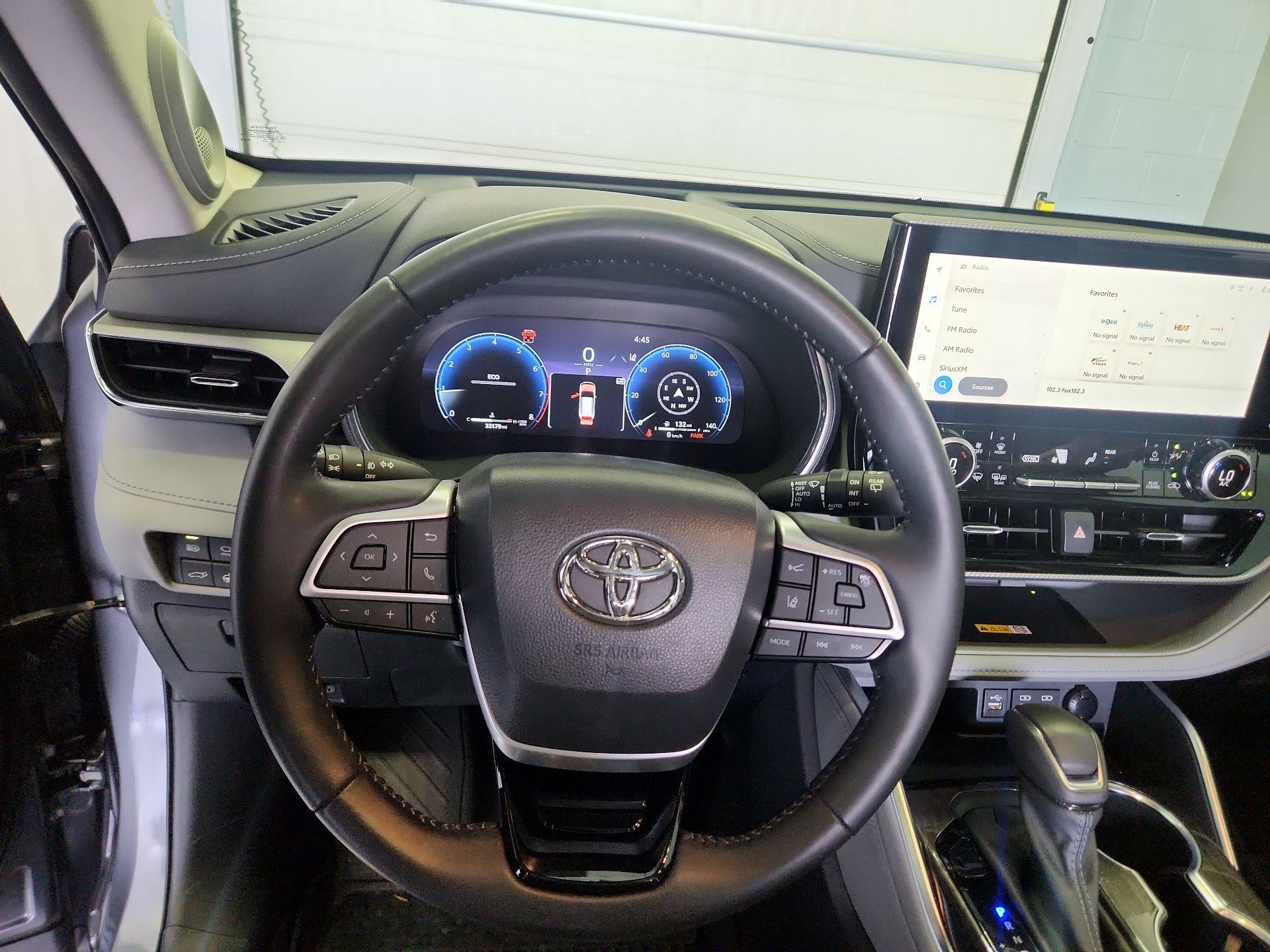 Thumbnail: 2023 Toyota Highlander - 10