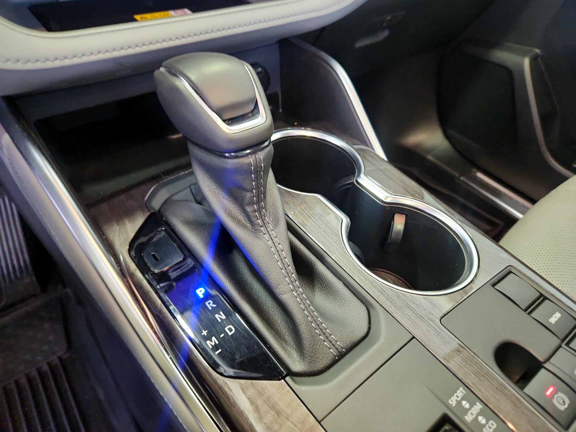 Thumbnail: 2023 Toyota Highlander - 17