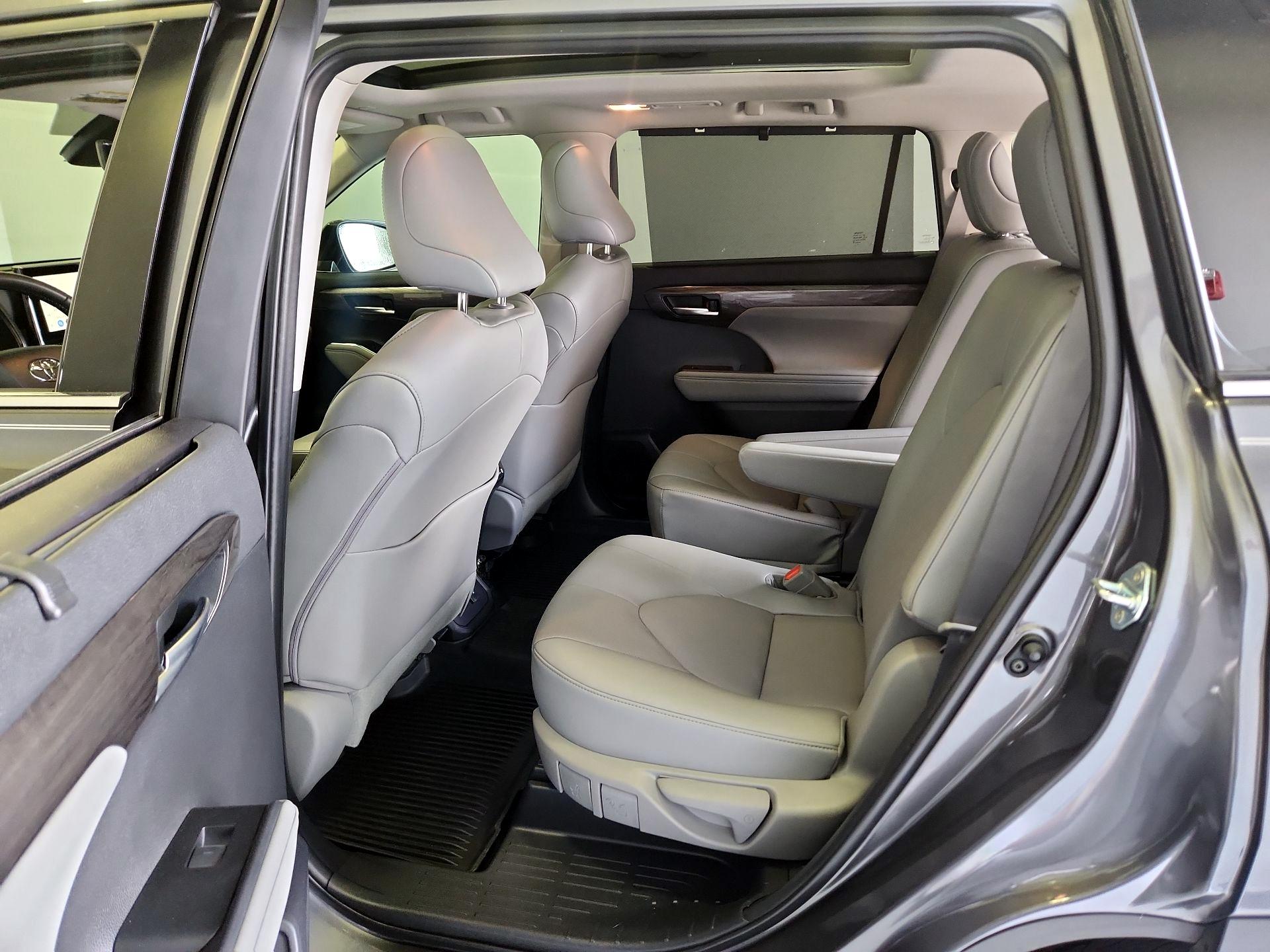 Thumbnail: 2023 Toyota Highlander - 20