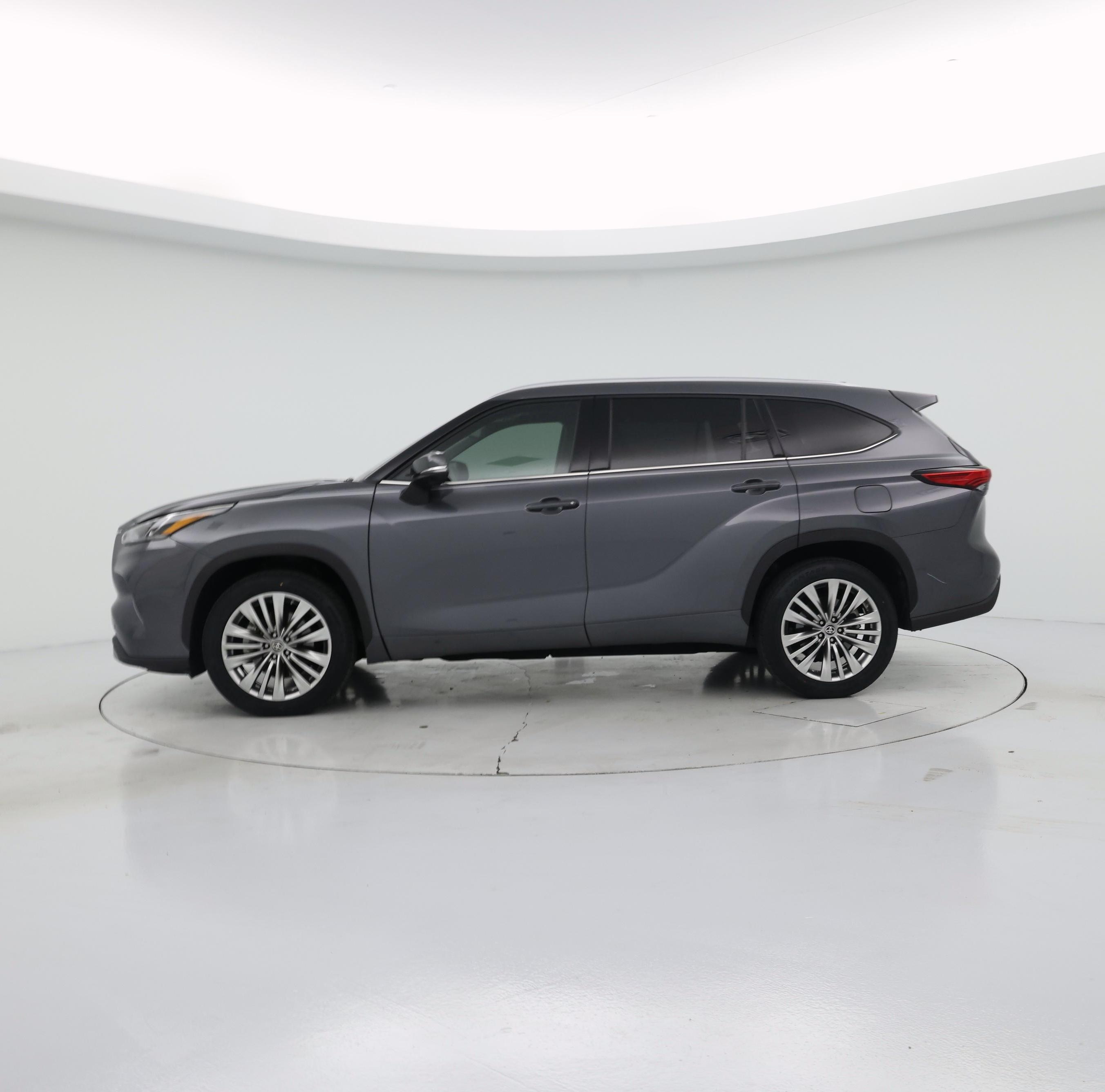Thumbnail: 2023 Toyota Highlander - 3