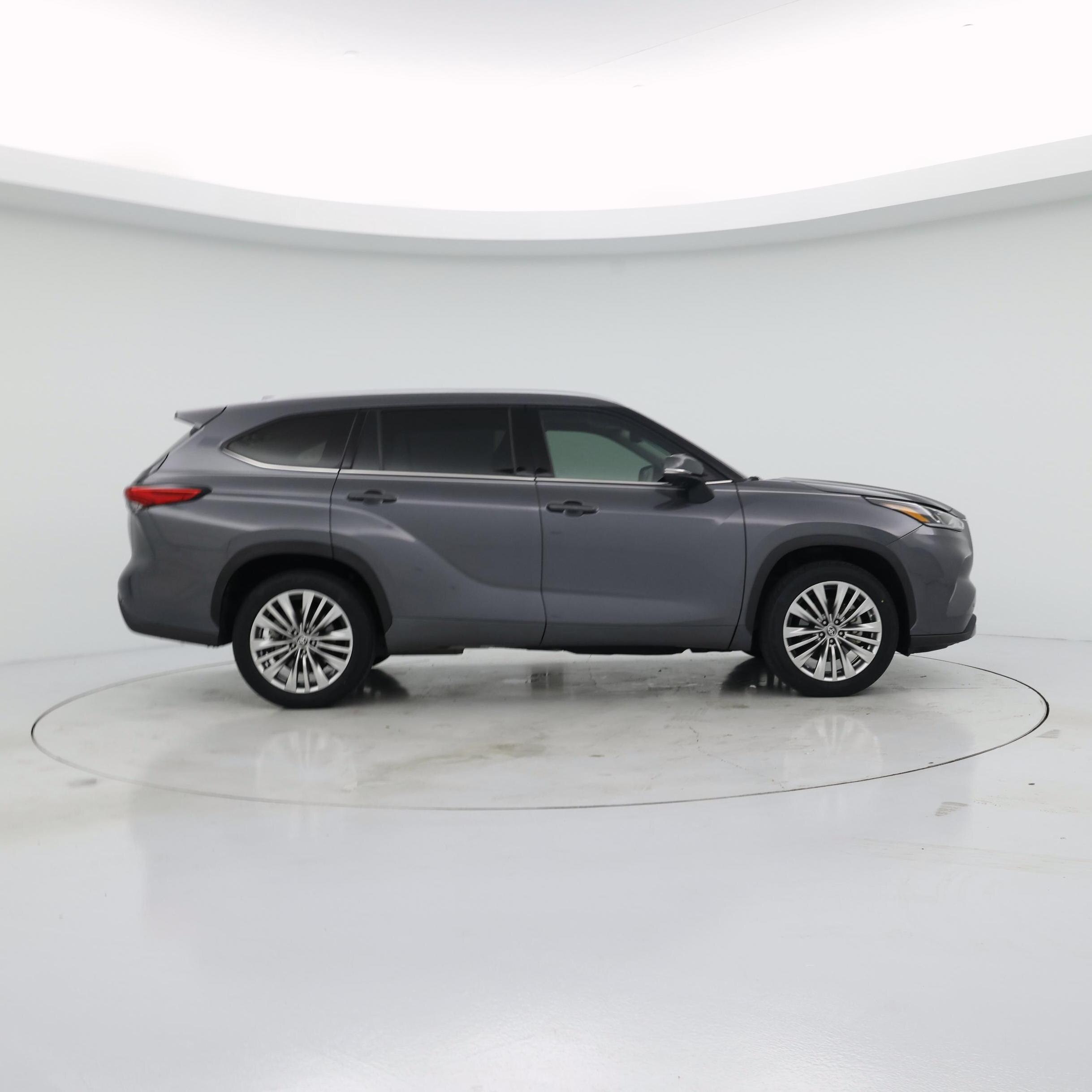 Thumbnail: 2023 Toyota Highlander - 7
