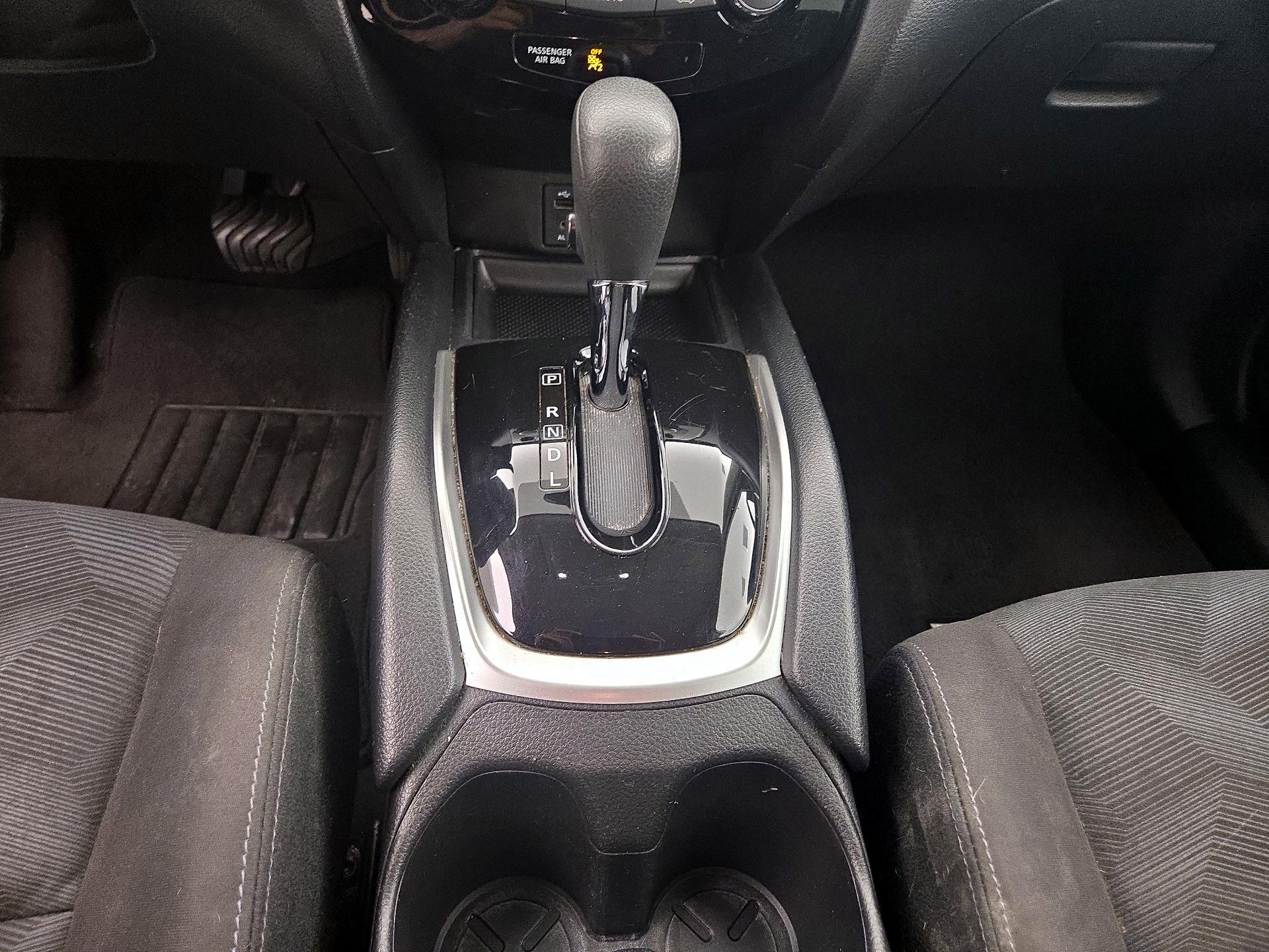 Thumbnail: 2015 Nissan Rogue - 17